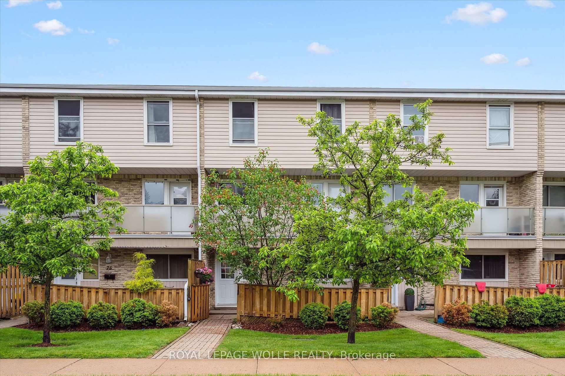 Photo 2 of Unit 74, 35 Breckenridge Drive, Kitchener, Heritage Park - Kitchener — HOMEH