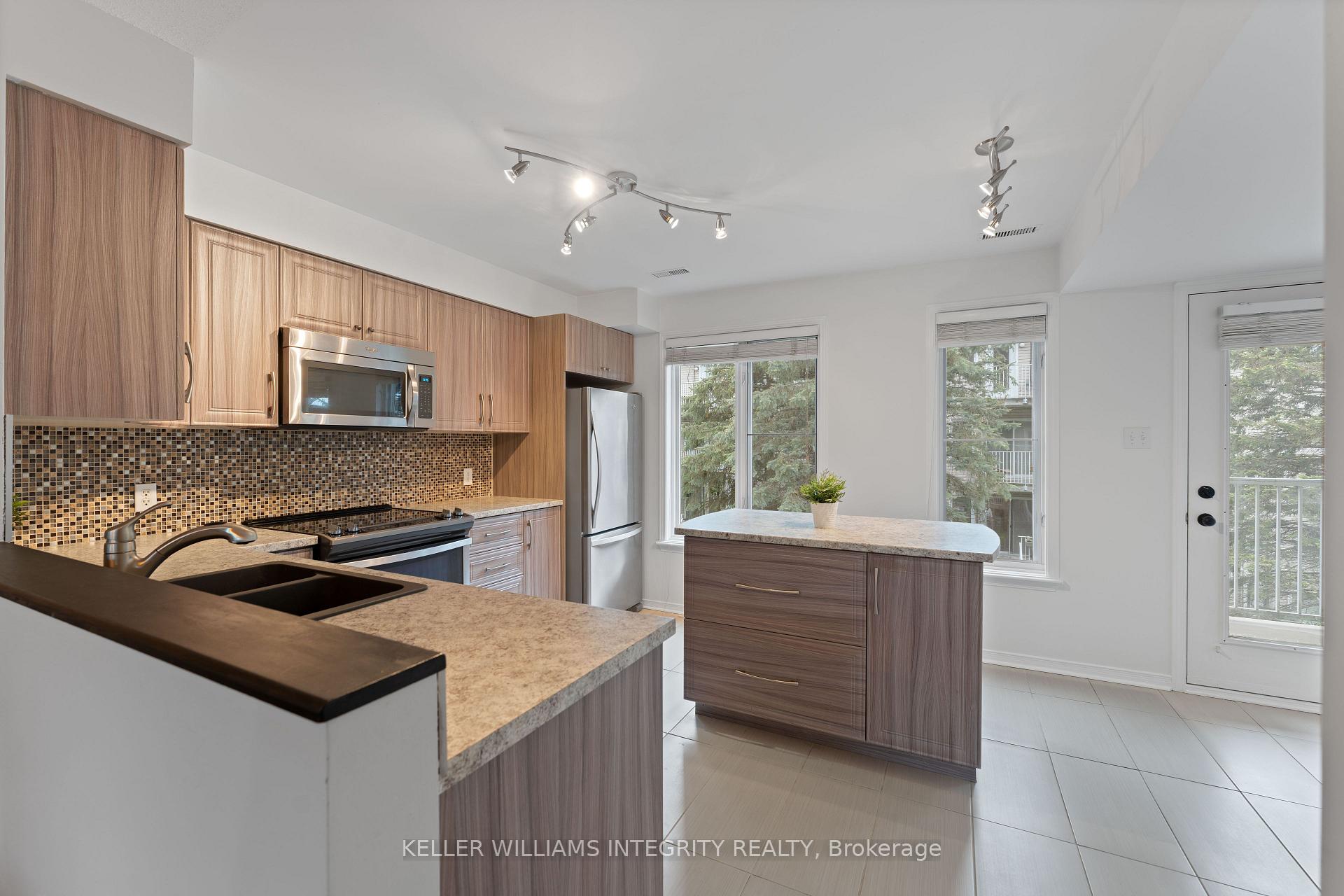Photo 10 of 92 Briston Private, Ottawa, Hunt Club Park — HOMEH