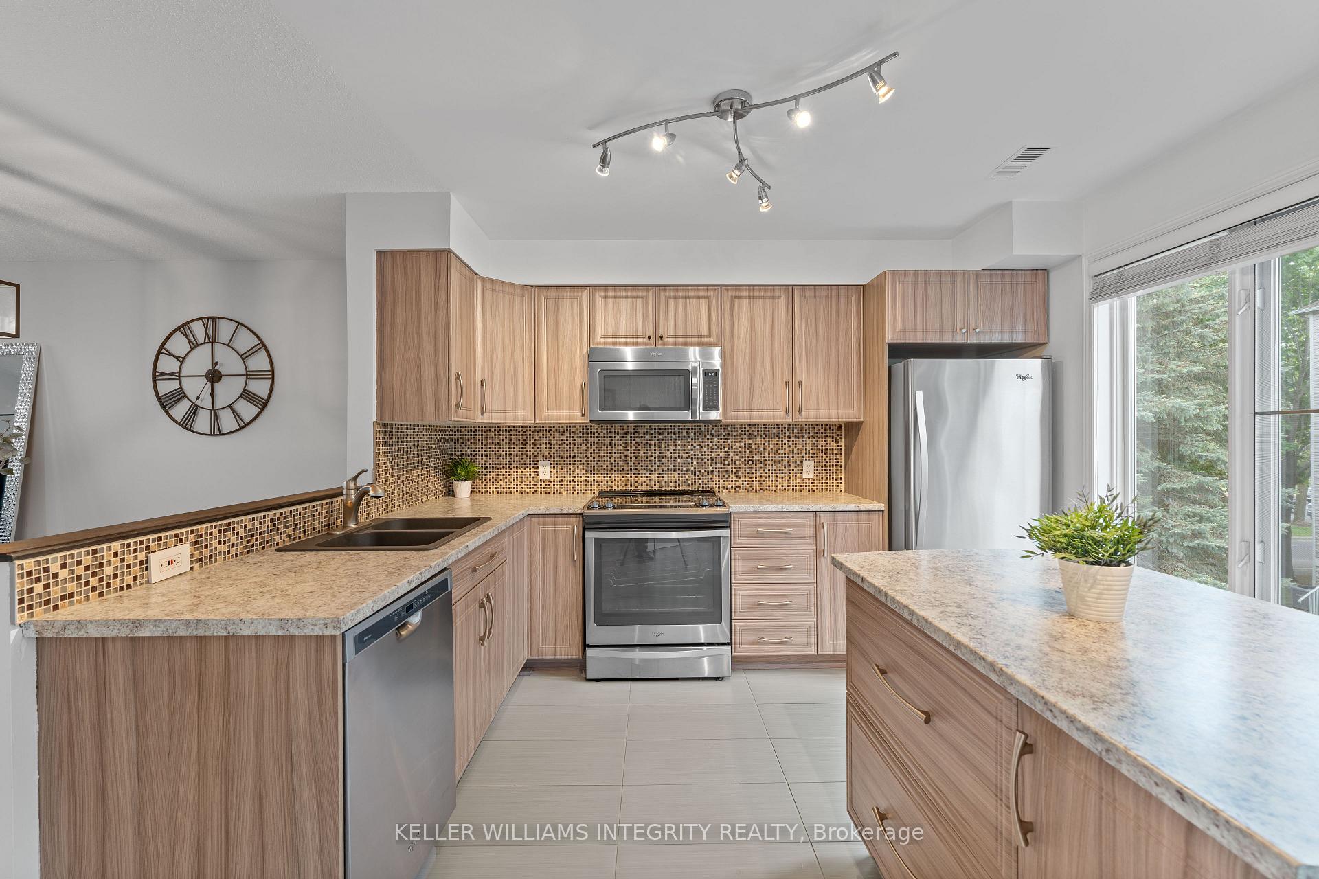 Photo 11 of 92 Briston Private, Ottawa, Hunt Club Park — HOMEH