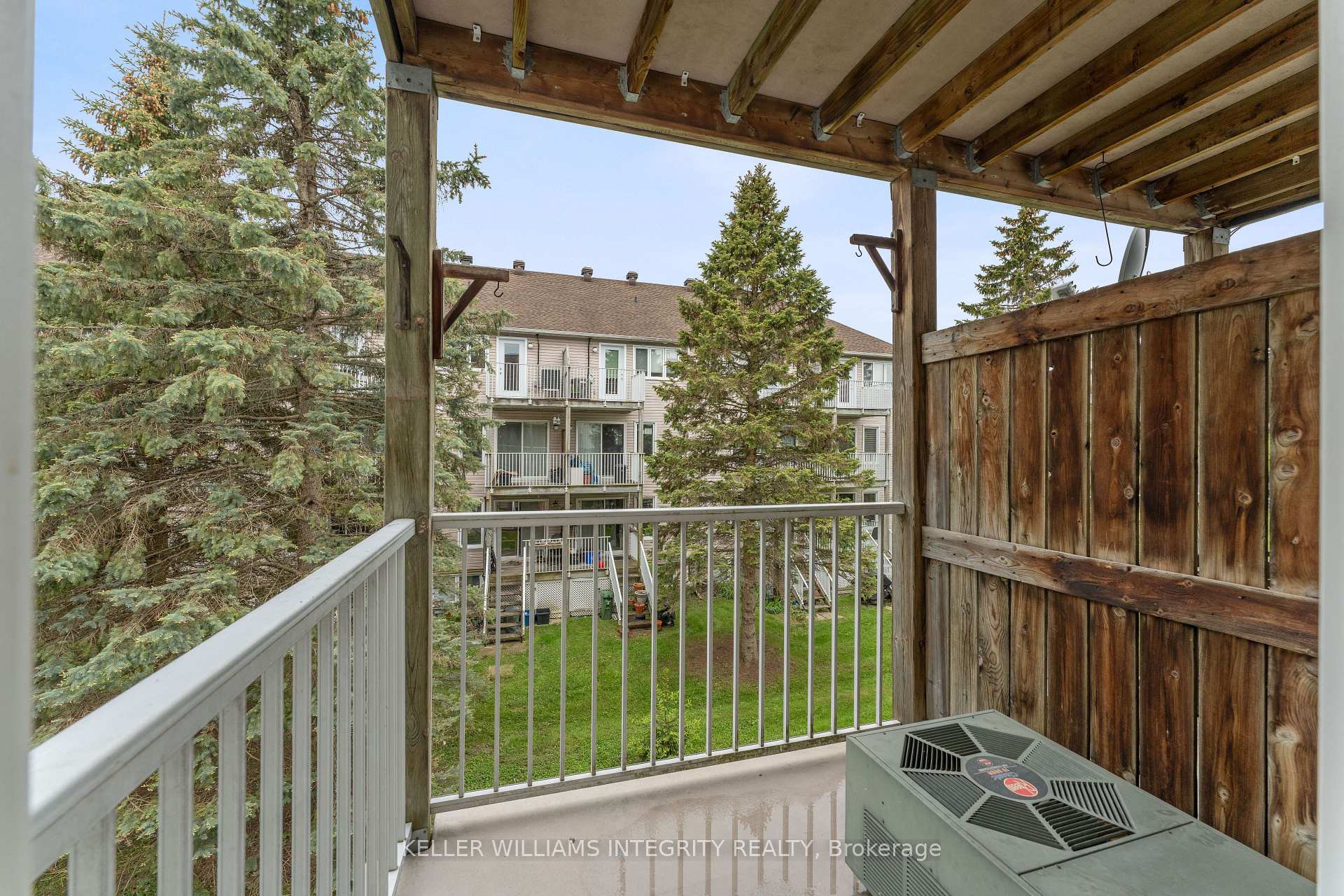 Photo 24 of 92 Briston Private, Ottawa, Hunt Club Park — HOMEH