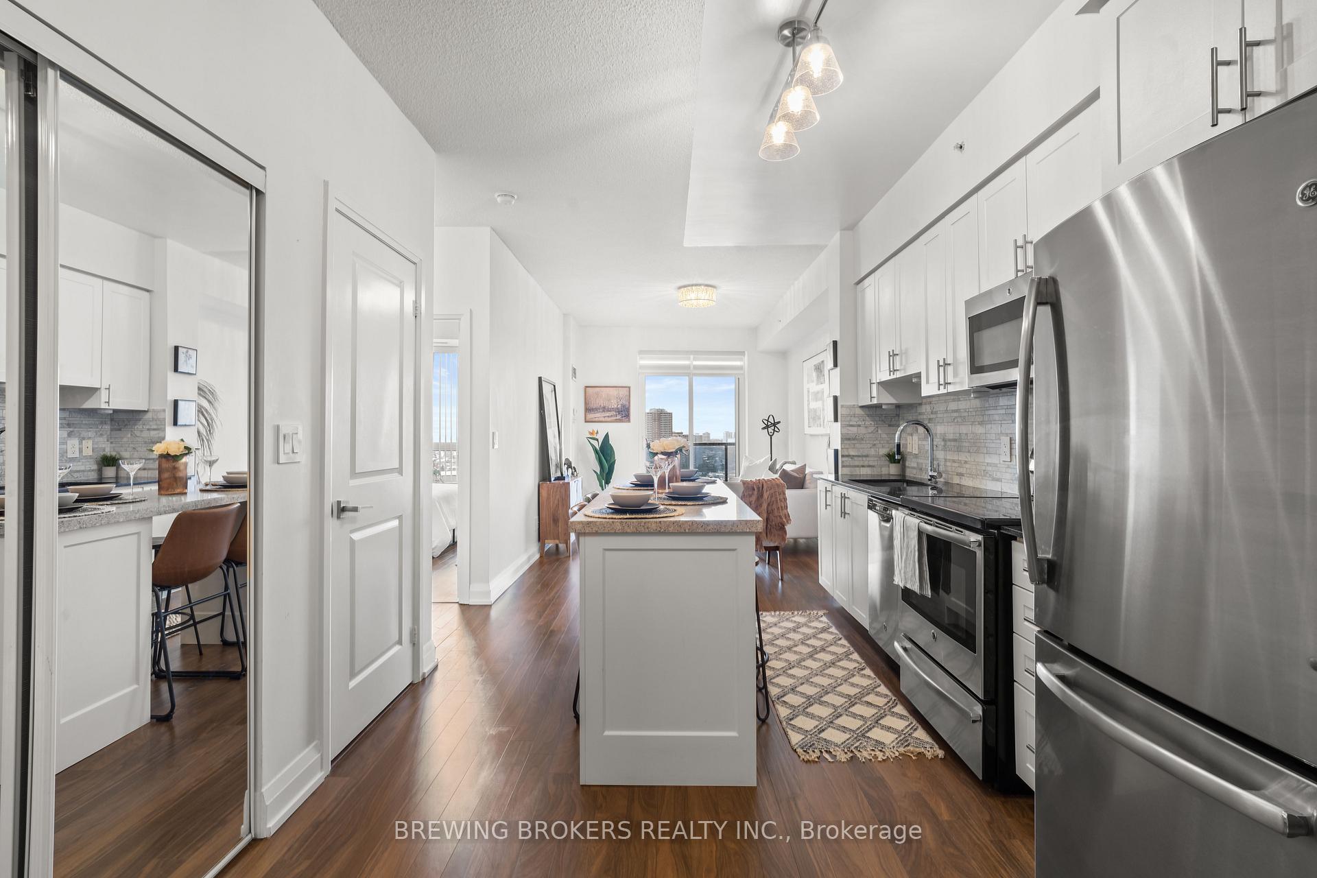Photo 3 of Unit 1812, 7171 Yonge Street, Markham, Thornhill — HOMEH
