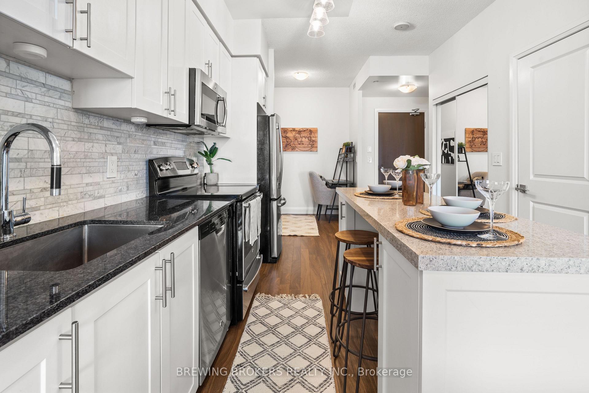 Photo 5 of Unit 1812, 7171 Yonge Street, Markham, Thornhill — HOMEH
