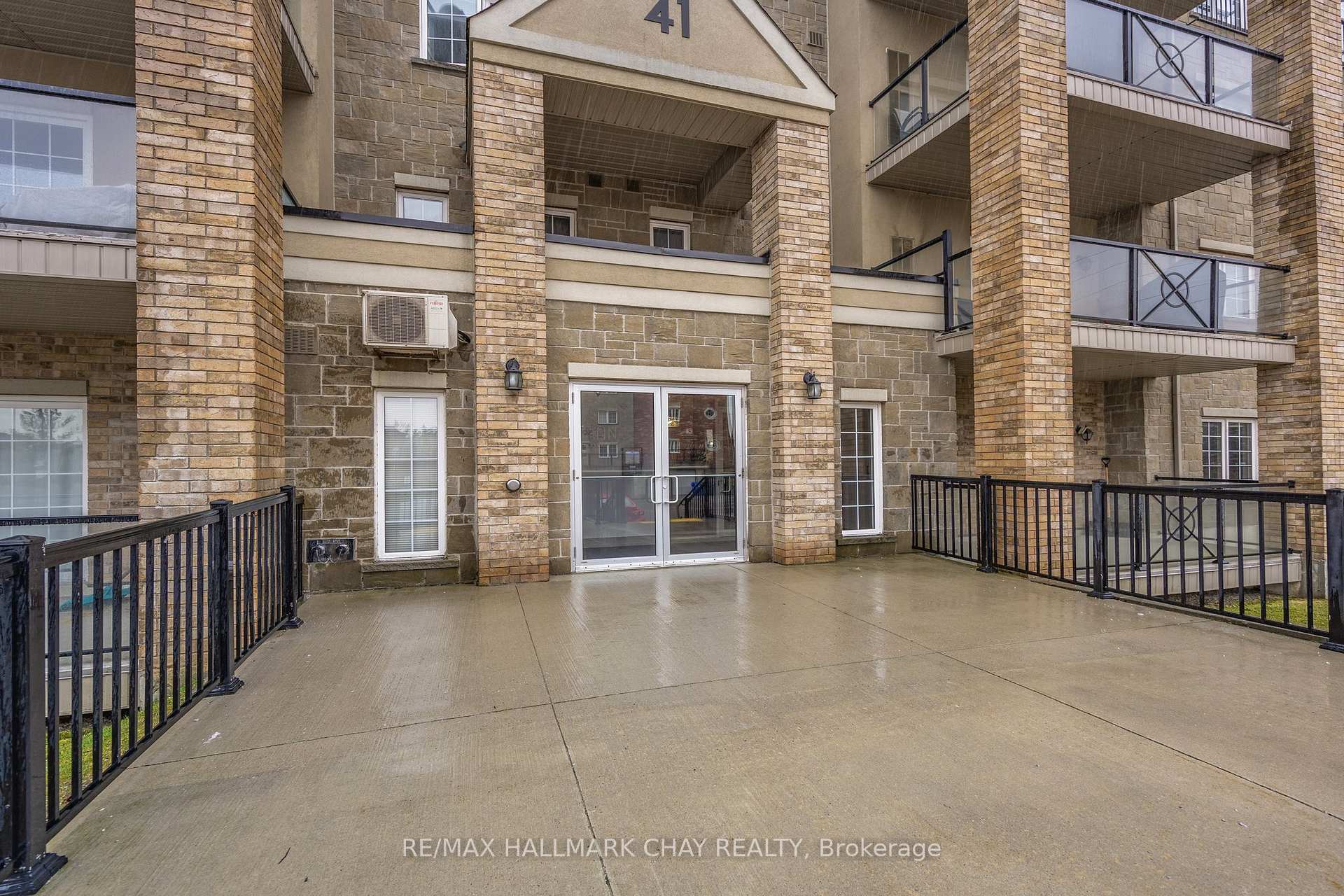 Photo 3 of Unit 204, 41 Ferndale Drive S, Barrie, Ardagh — HOMEH