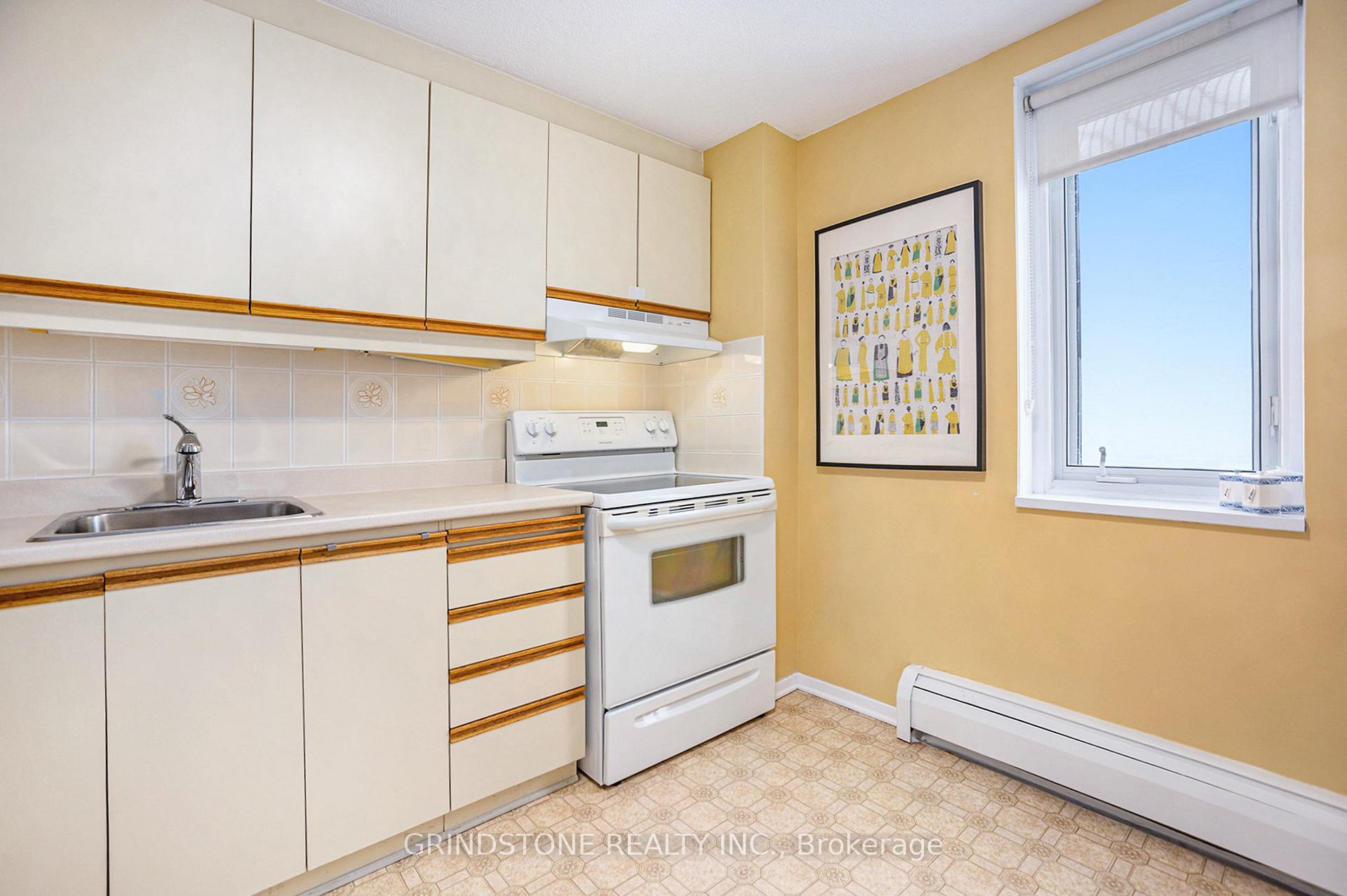 Photo 11 of Unit 916, 915 Elmsmere Road, Ottawa, Beacon Hill South — HOMEH