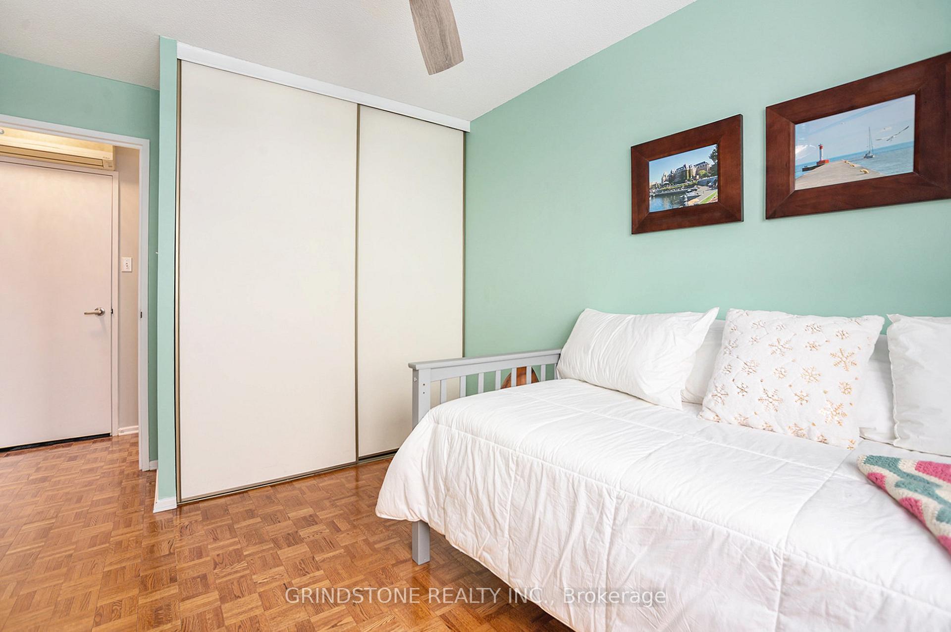 Photo 17 of Unit 916, 915 Elmsmere Road, Ottawa, Beacon Hill South — HOMEH