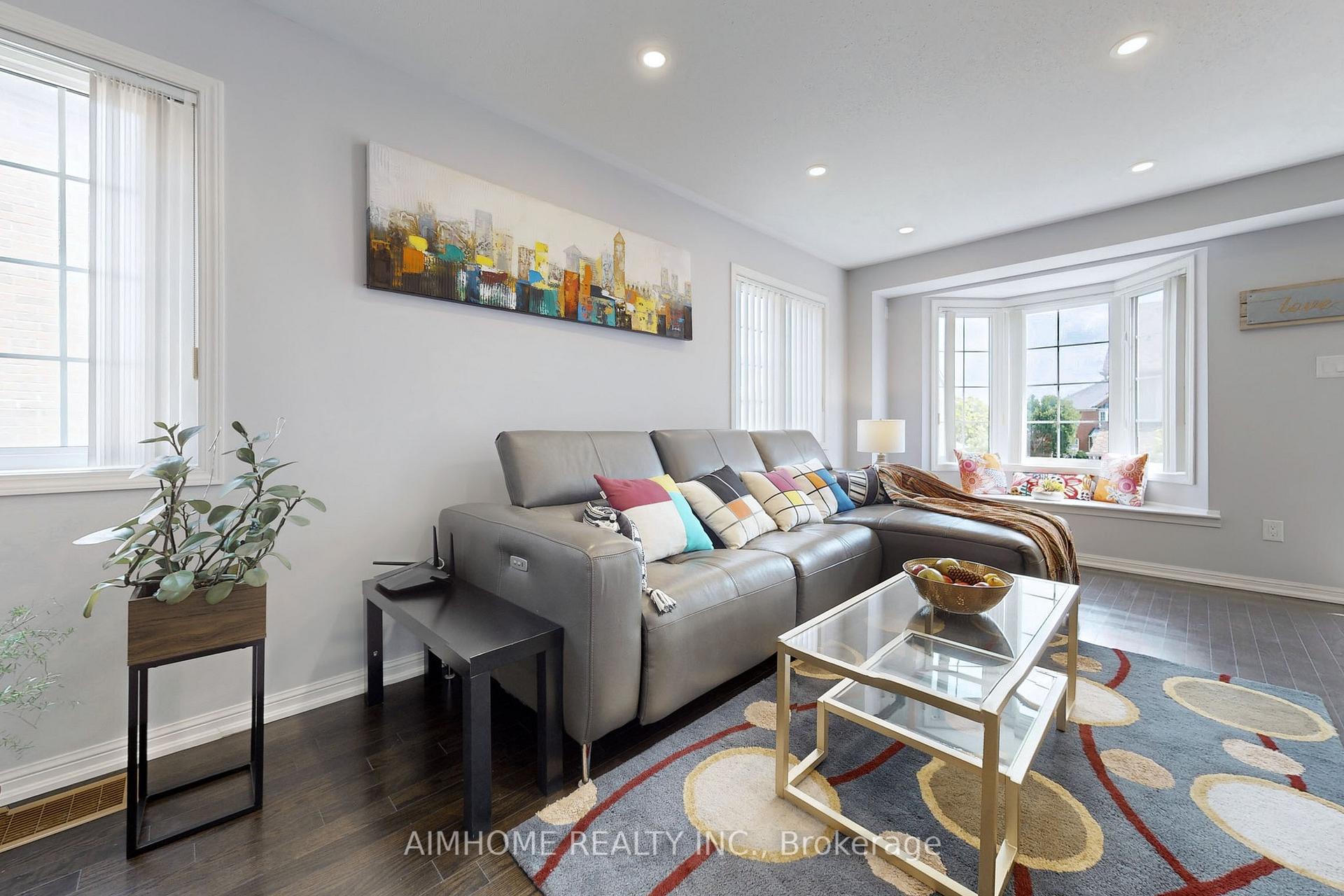 Photo 3 of 35 Edwin Pearson Street, Aurora, Bayview Northeast — HOMEH