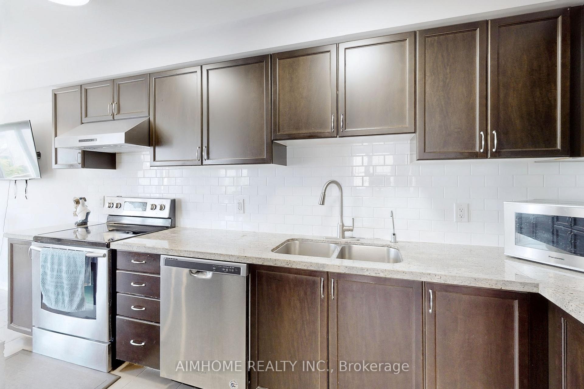 Photo 9 of 35 Edwin Pearson Street, Aurora, Bayview Northeast — HOMEH
