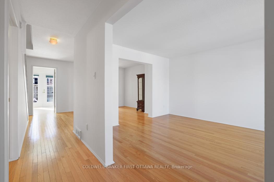 Photo 4 of 446 Kintyre Private, Ottawa, Carleton Square — HOMEH