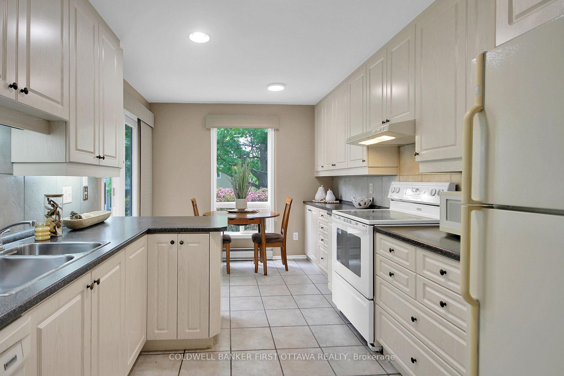Photo 4 of 14A Stonehill Court, Ottawa, Kanata - Bridlewood — HOMEH