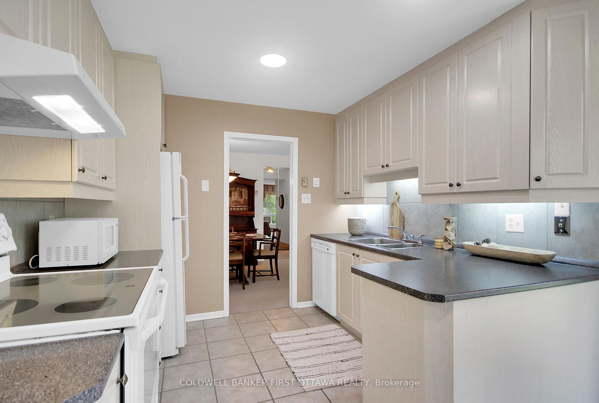 Photo 6 of 14A Stonehill Court, Ottawa, Kanata - Bridlewood — HOMEH