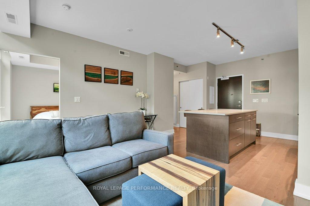 Photo 13 of Unit 213, 360 Patricia Avenue, Ottawa, Westboro South — HOMEH
