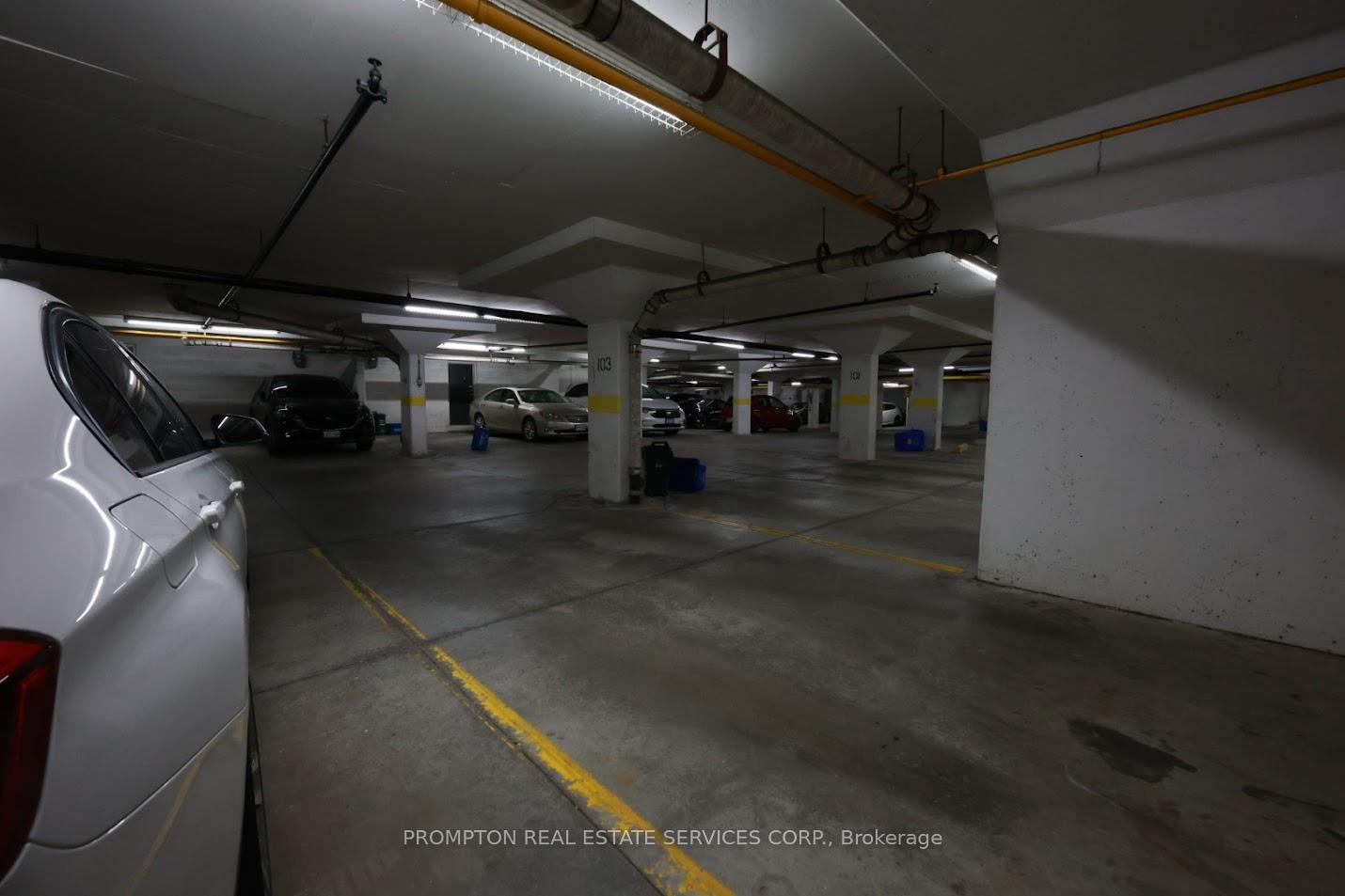 Photo 4 of Unit 19, 5 St Moritz Way, Markham, Unionville — HOMEH