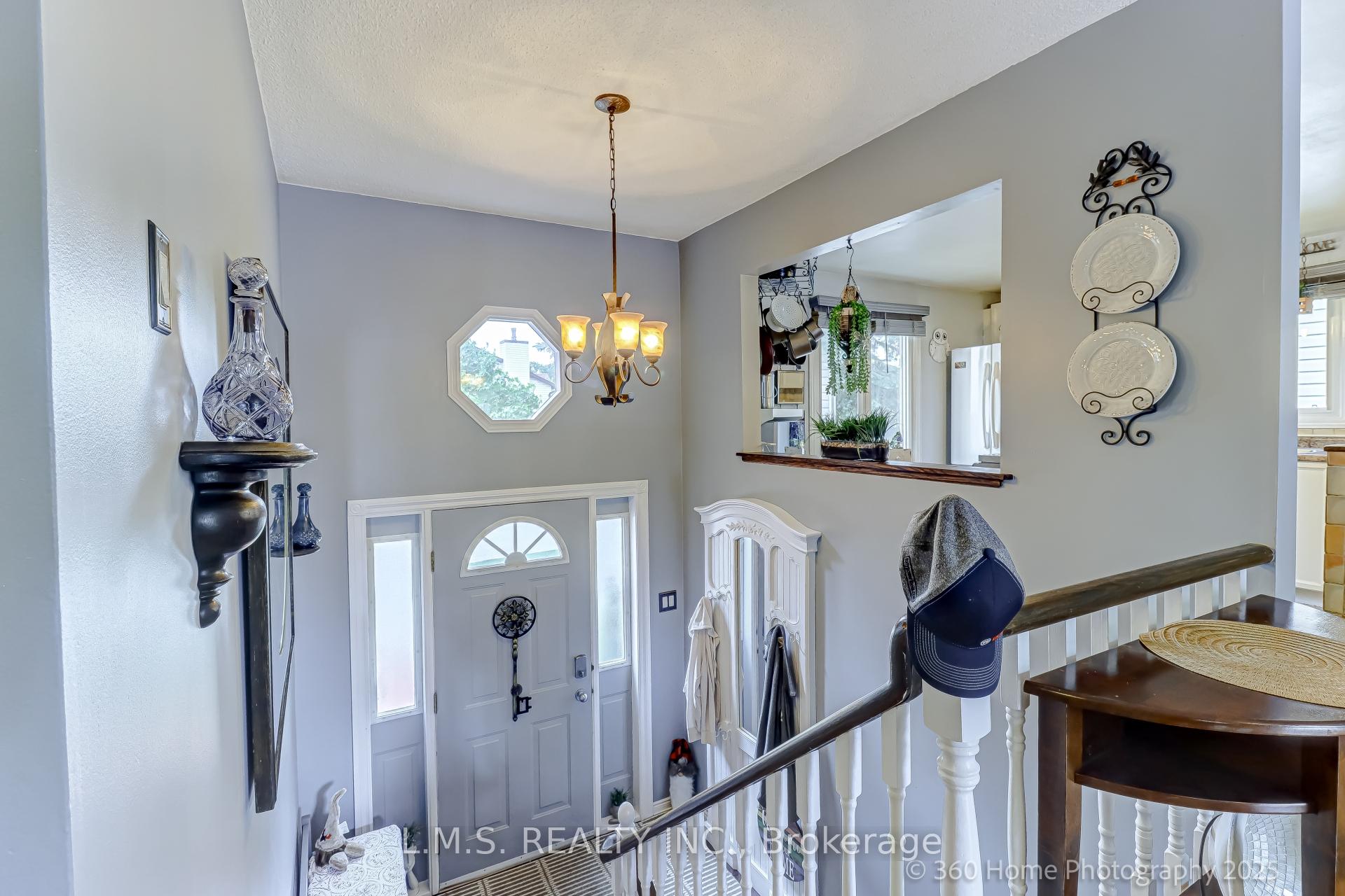 Photo 4 of 90 Shakespeare Crescent, Barrie, Letitia Heights — HOMEH