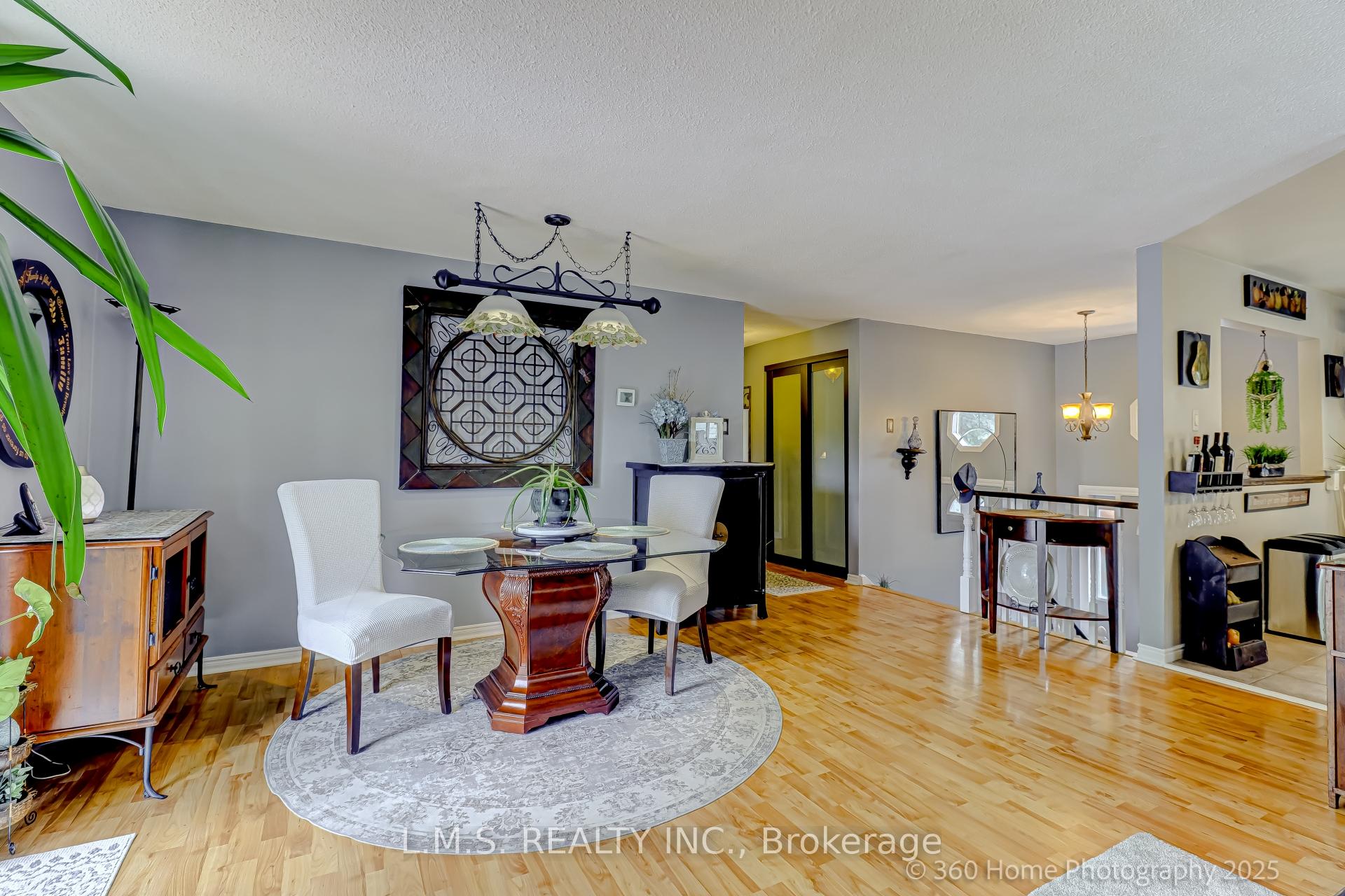Photo 5 of 90 Shakespeare Crescent, Barrie, Letitia Heights — HOMEH