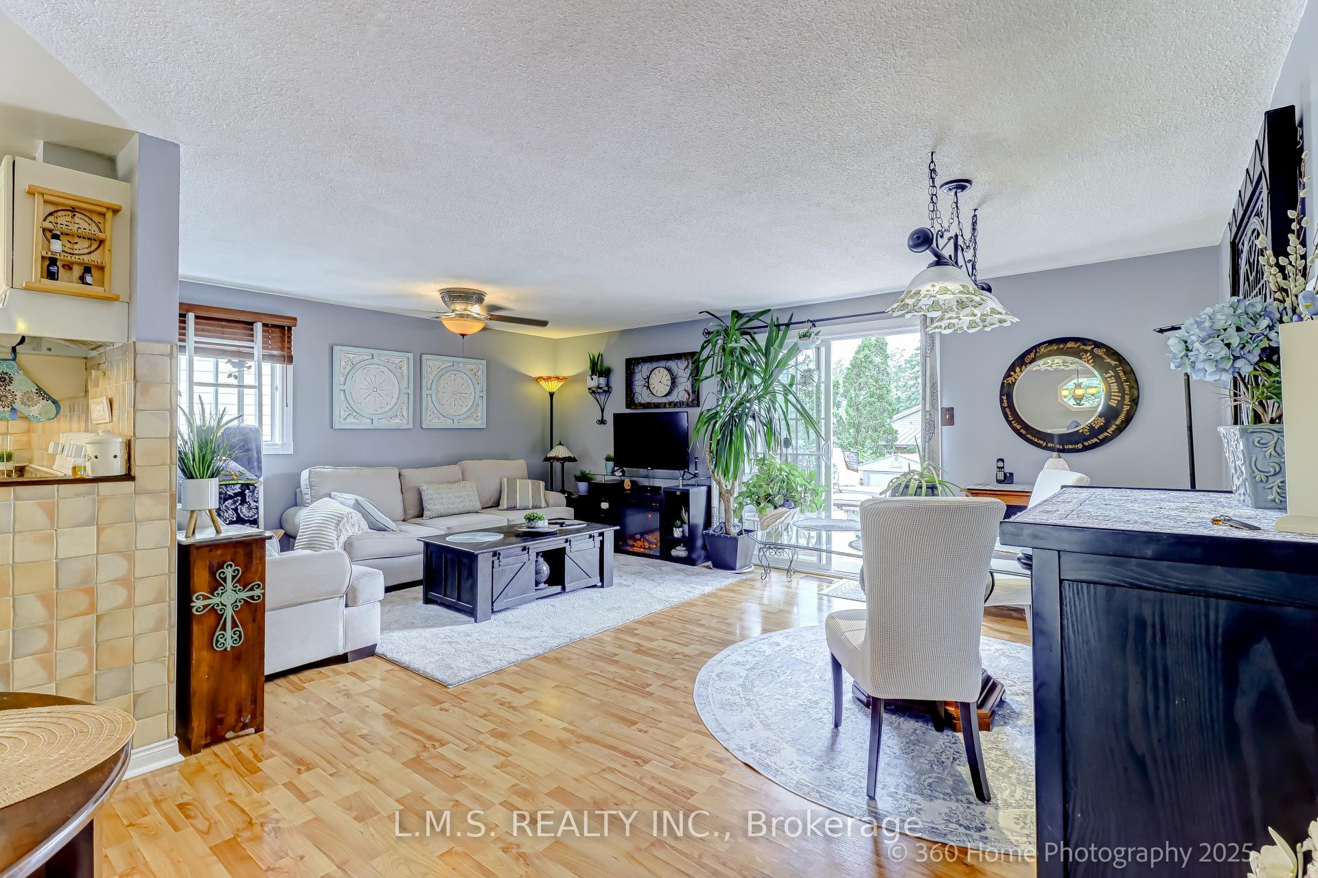 Photo 6 of 90 Shakespeare Crescent, Barrie, Letitia Heights — HOMEH