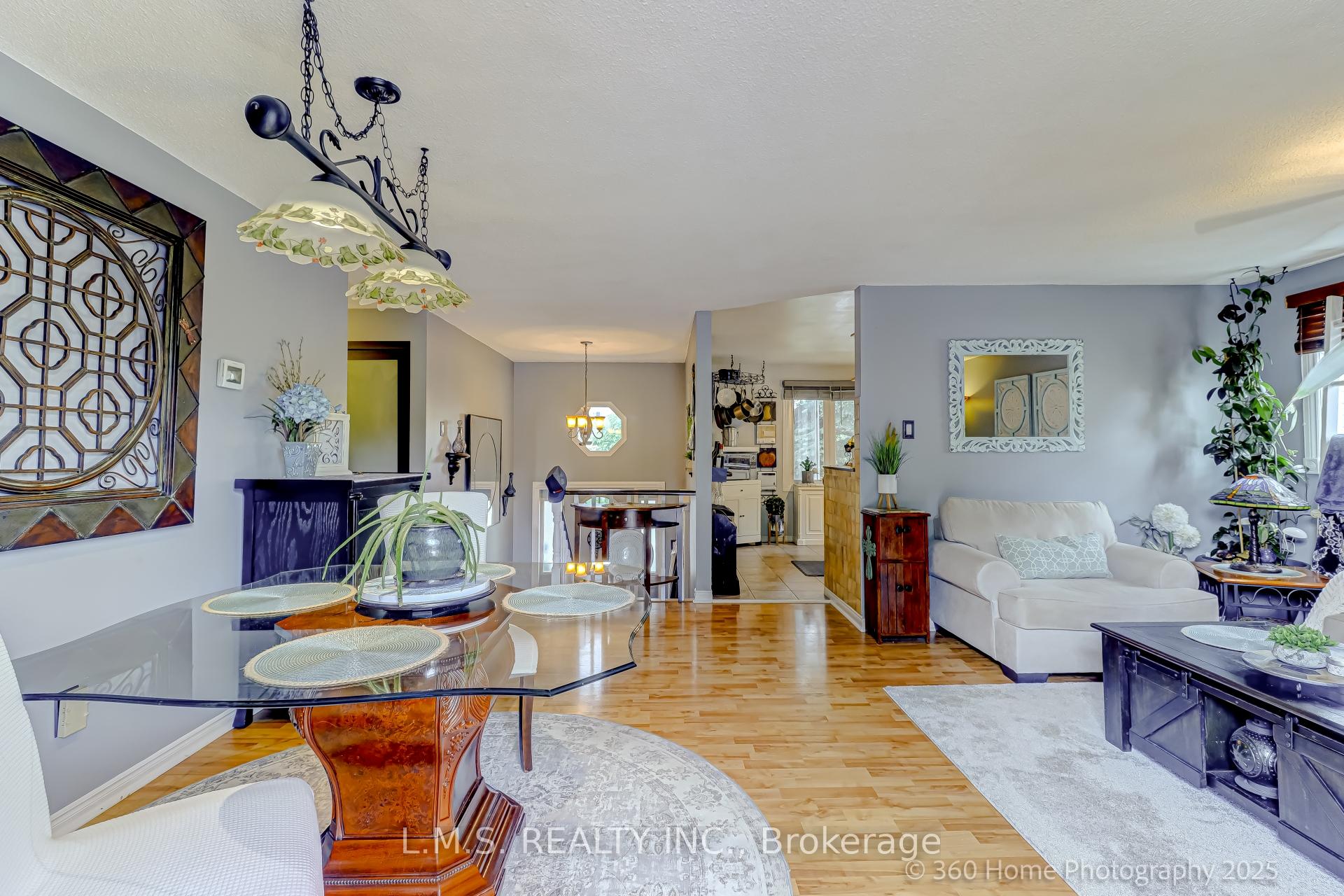 Photo 9 of 90 Shakespeare Crescent, Barrie, Letitia Heights — HOMEH