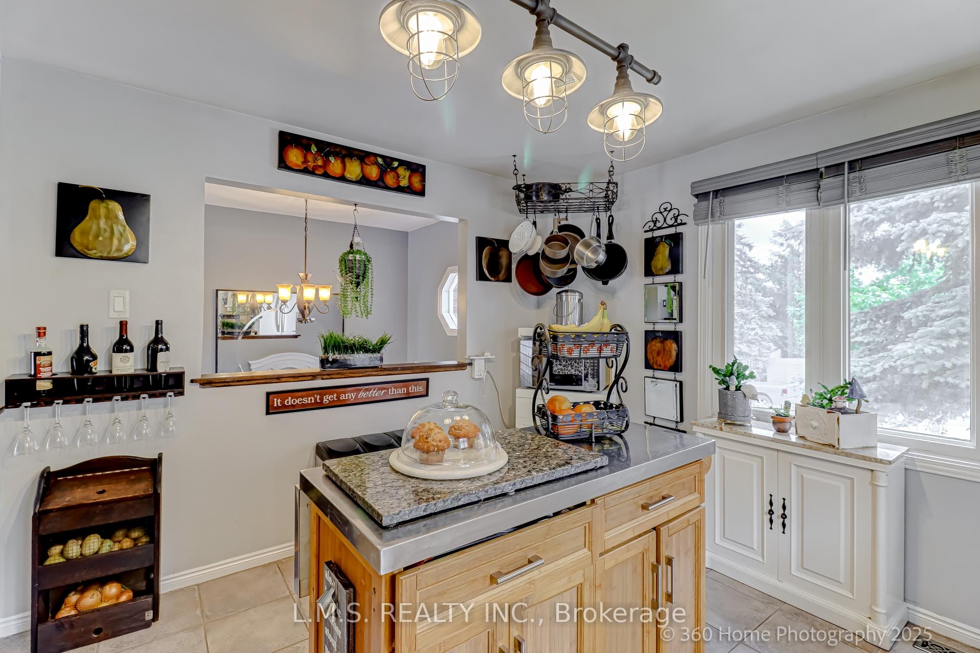 Photo 12 of 90 Shakespeare Crescent, Barrie, Letitia Heights — HOMEH