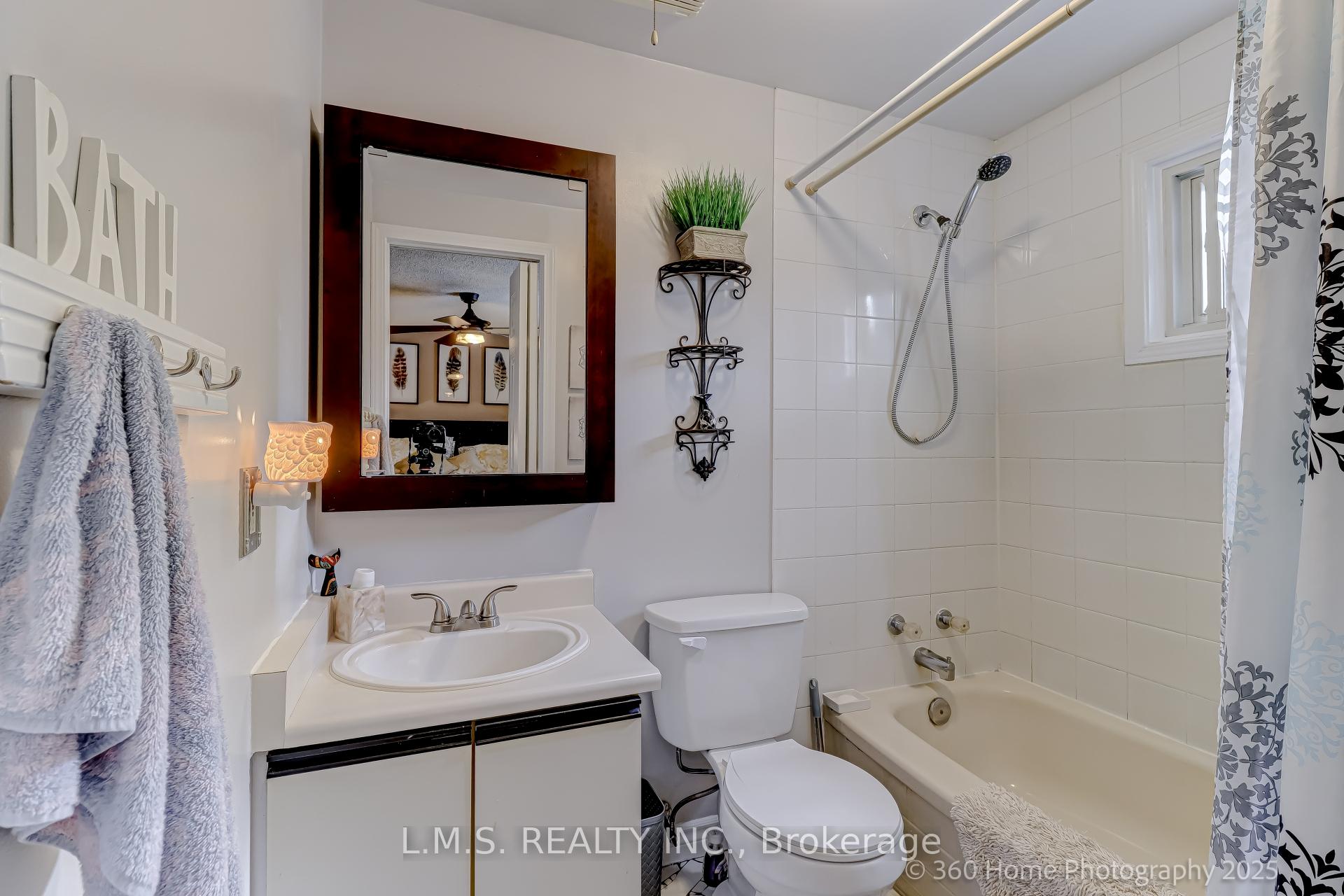 Photo 16 of 90 Shakespeare Crescent, Barrie, Letitia Heights — HOMEH