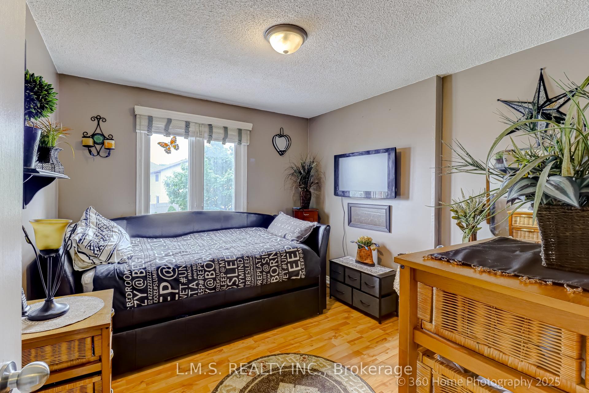 Photo 19 of 90 Shakespeare Crescent, Barrie, Letitia Heights — HOMEH