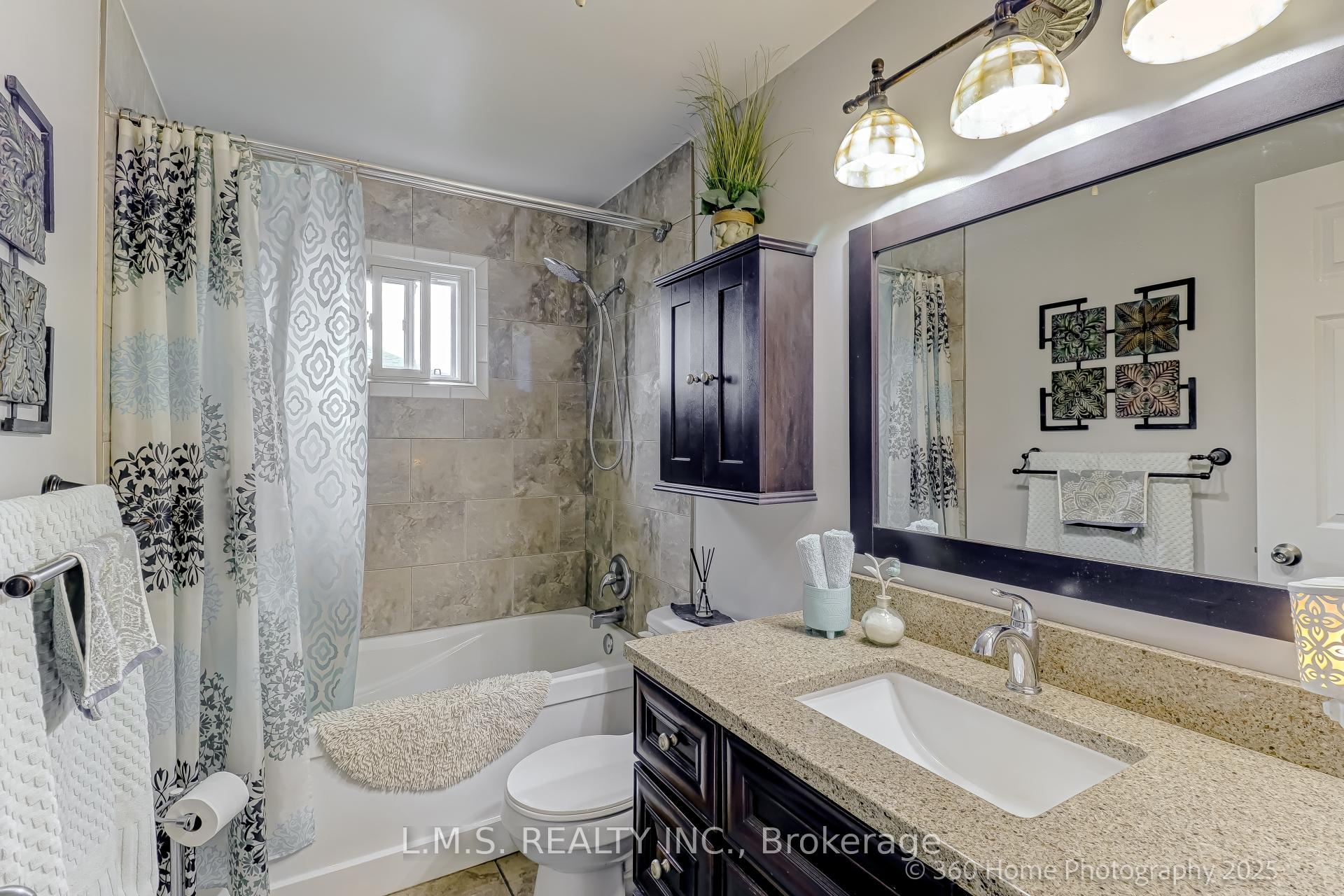 Photo 20 of 90 Shakespeare Crescent, Barrie, Letitia Heights — HOMEH