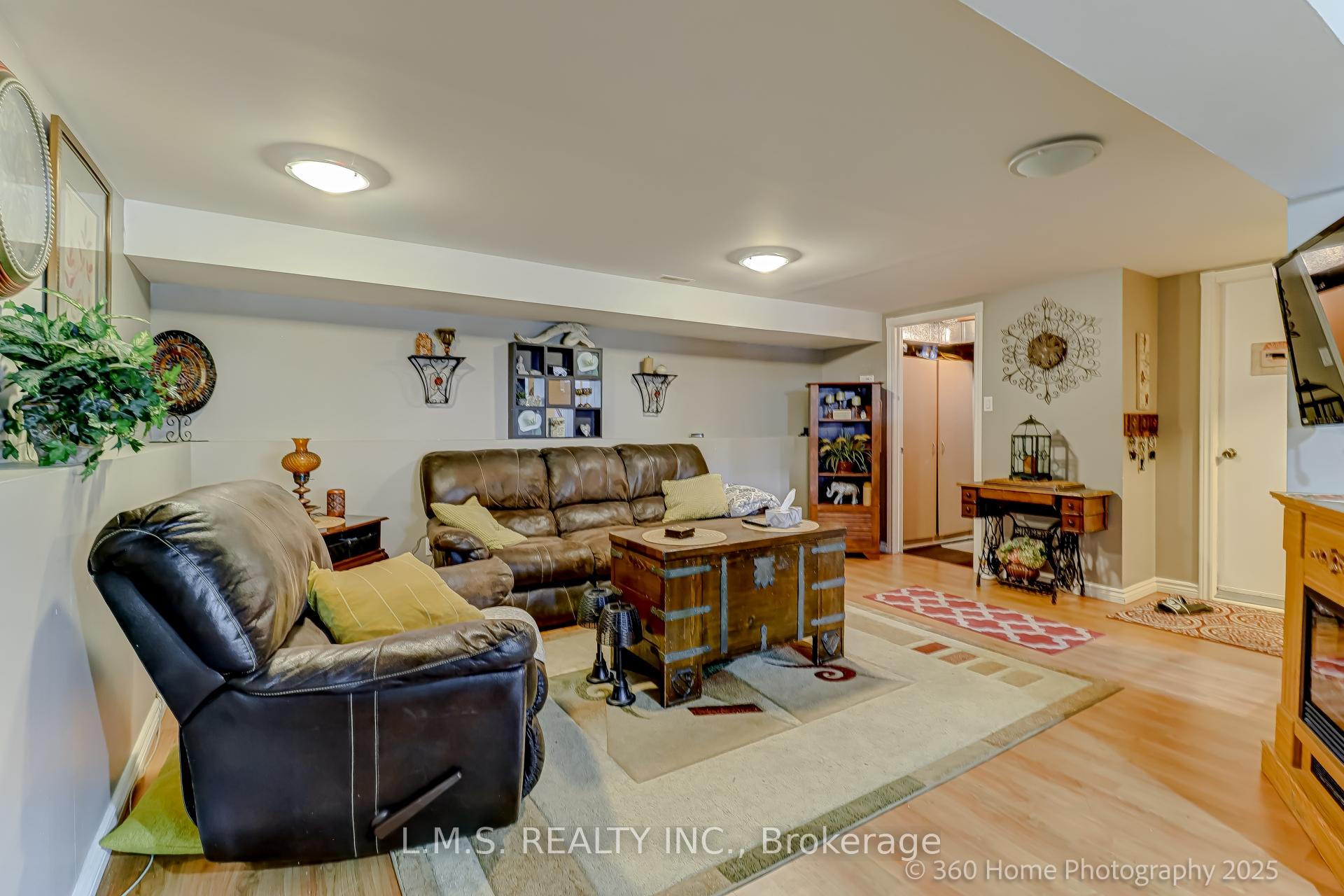 Photo 23 of 90 Shakespeare Crescent, Barrie, Letitia Heights — HOMEH