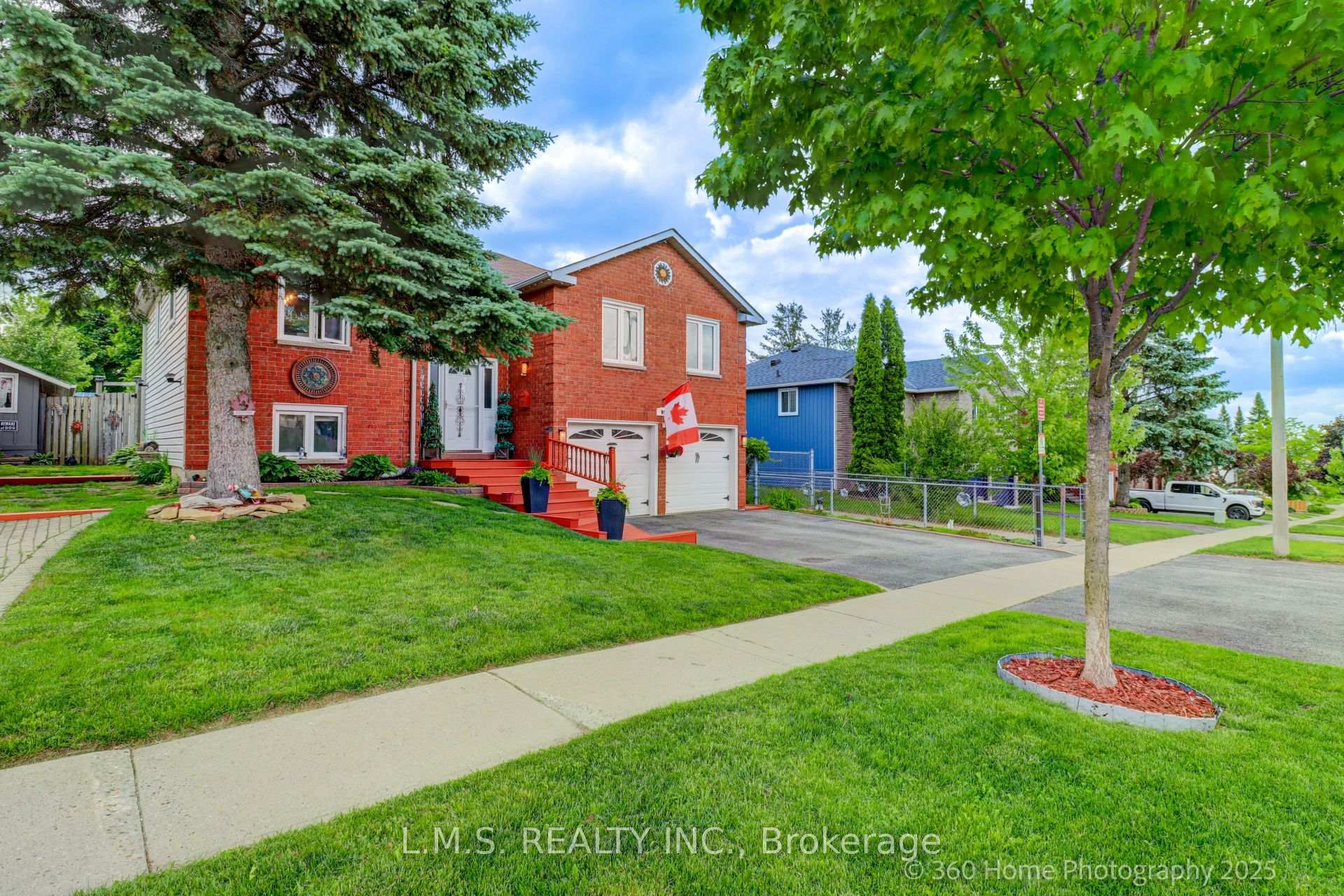 Photo 24 of 90 Shakespeare Crescent, Barrie, Letitia Heights — HOMEH