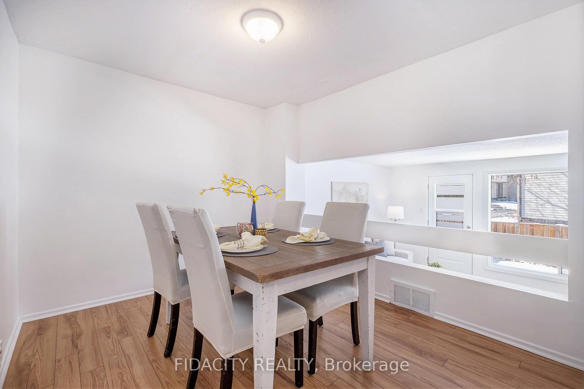 Photo 4 of 6851 Bilberry Drive, Ottawa, Convent Glen North — HOMEH