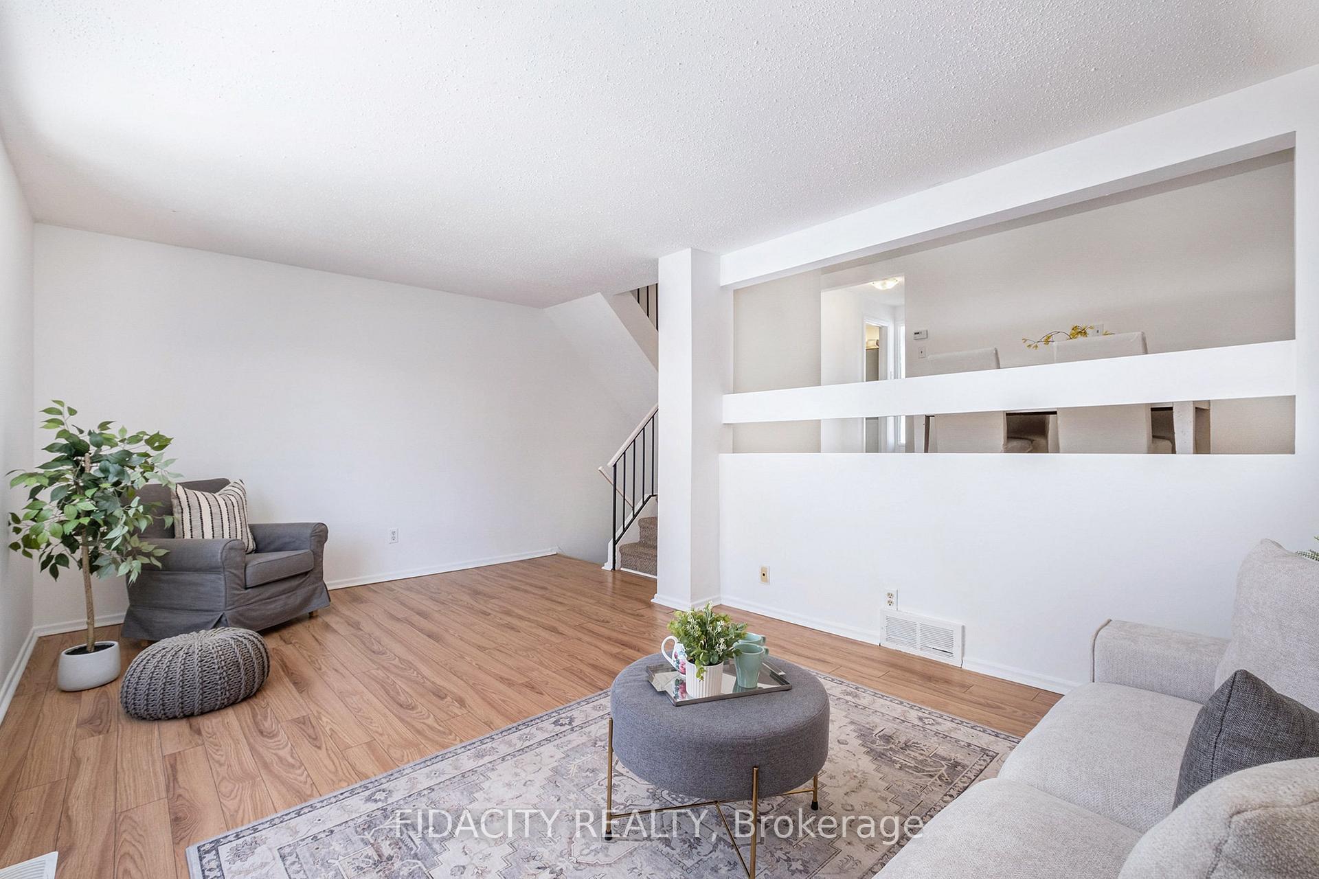 Photo 5 of 6851 Bilberry Drive, Ottawa, Convent Glen North — HOMEH