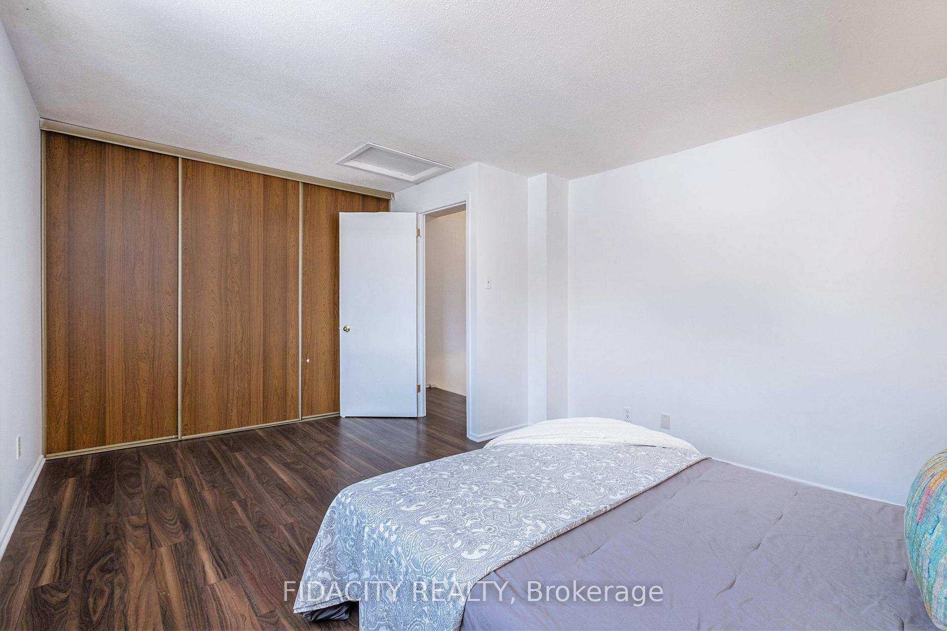 Photo 12 of 6851 Bilberry Drive, Ottawa, Convent Glen North — HOMEH