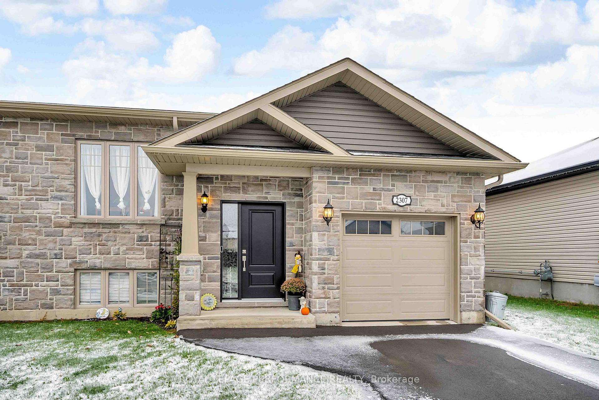 Photo 2 of 2307 Watson Crescent, Cornwall — HOMEH