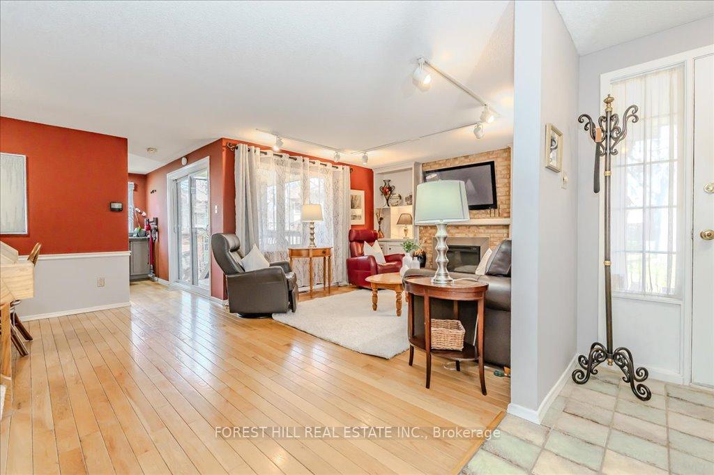 Photo 5 of Unit 3, 250 Kingswood Drive, Kitchener — HOMEH