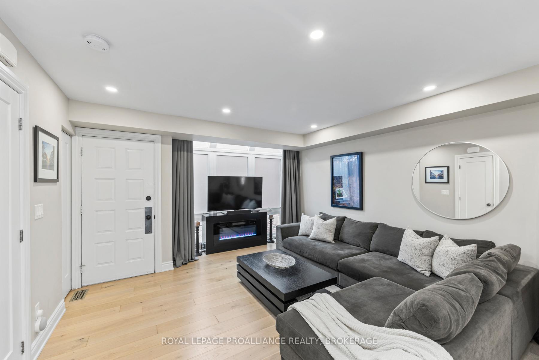 Photo 2 of Unit 55, 1 Place D'Armes, Kingston, East of Sir John A. Blvd — HOMEH