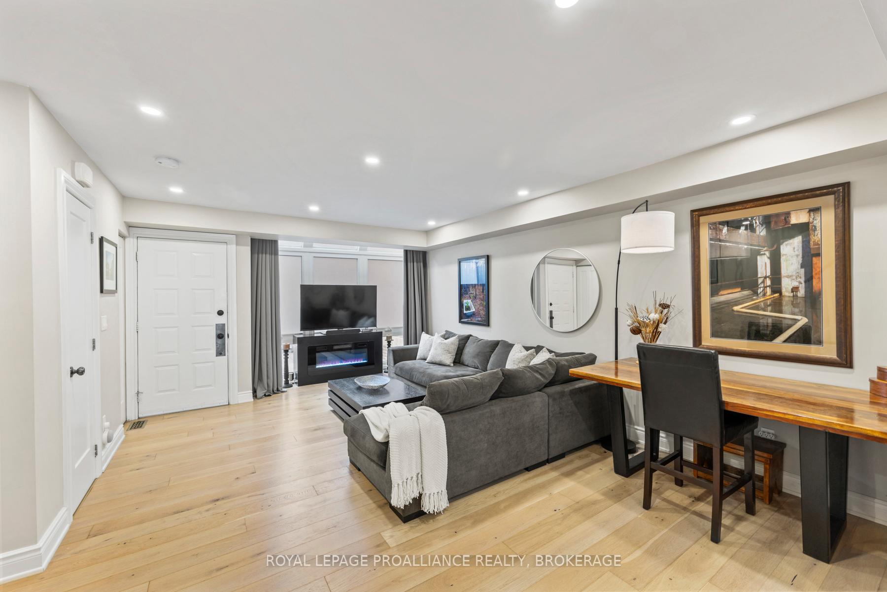 Photo 3 of Unit 55, 1 Place D'Armes, Kingston, East of Sir John A. Blvd — HOMEH