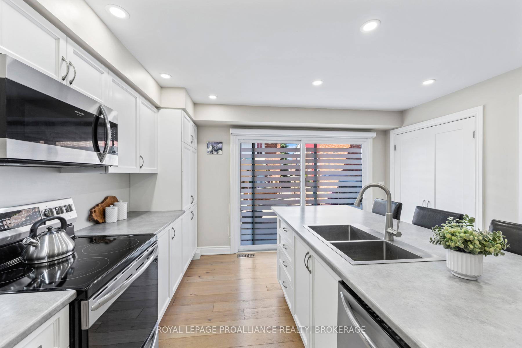 Photo 9 of Unit 55, 1 Place D'Armes, Kingston, East of Sir John A. Blvd — HOMEH