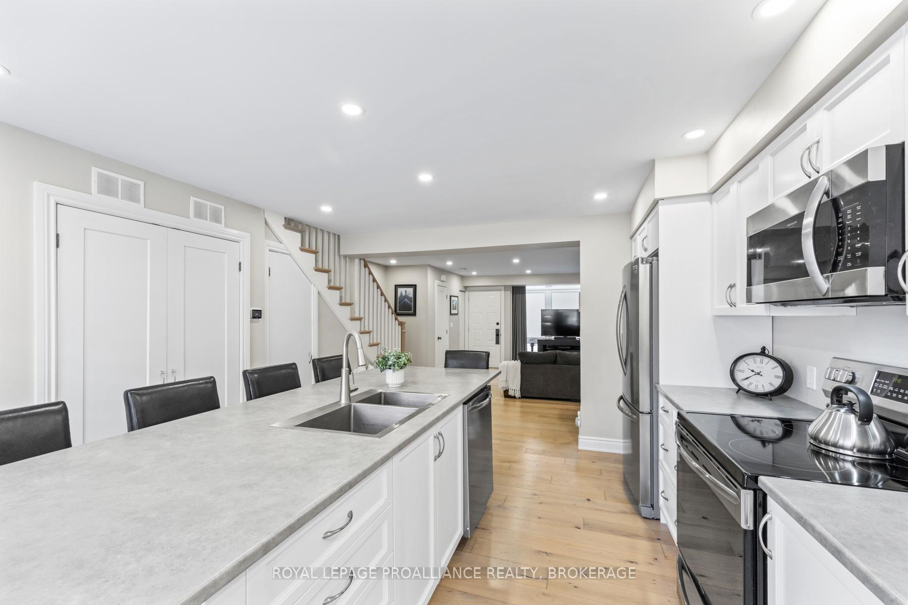 Photo 10 of Unit 55, 1 Place D'Armes, Kingston, East of Sir John A. Blvd — HOMEH