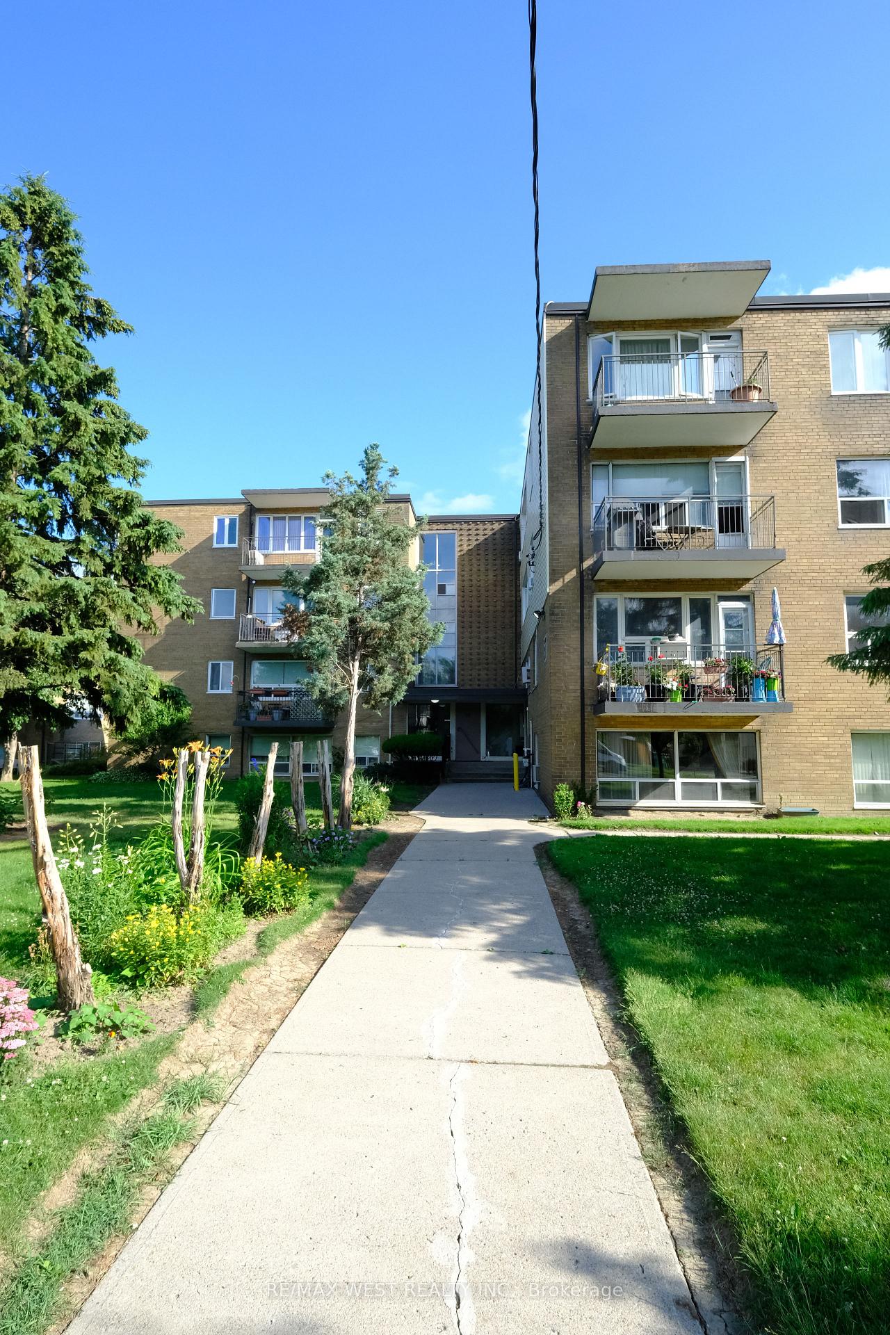 Photo 5 of Unit 302, 57 Neptune Drive, Toronto, Englemount-Lawrence — HOMEH