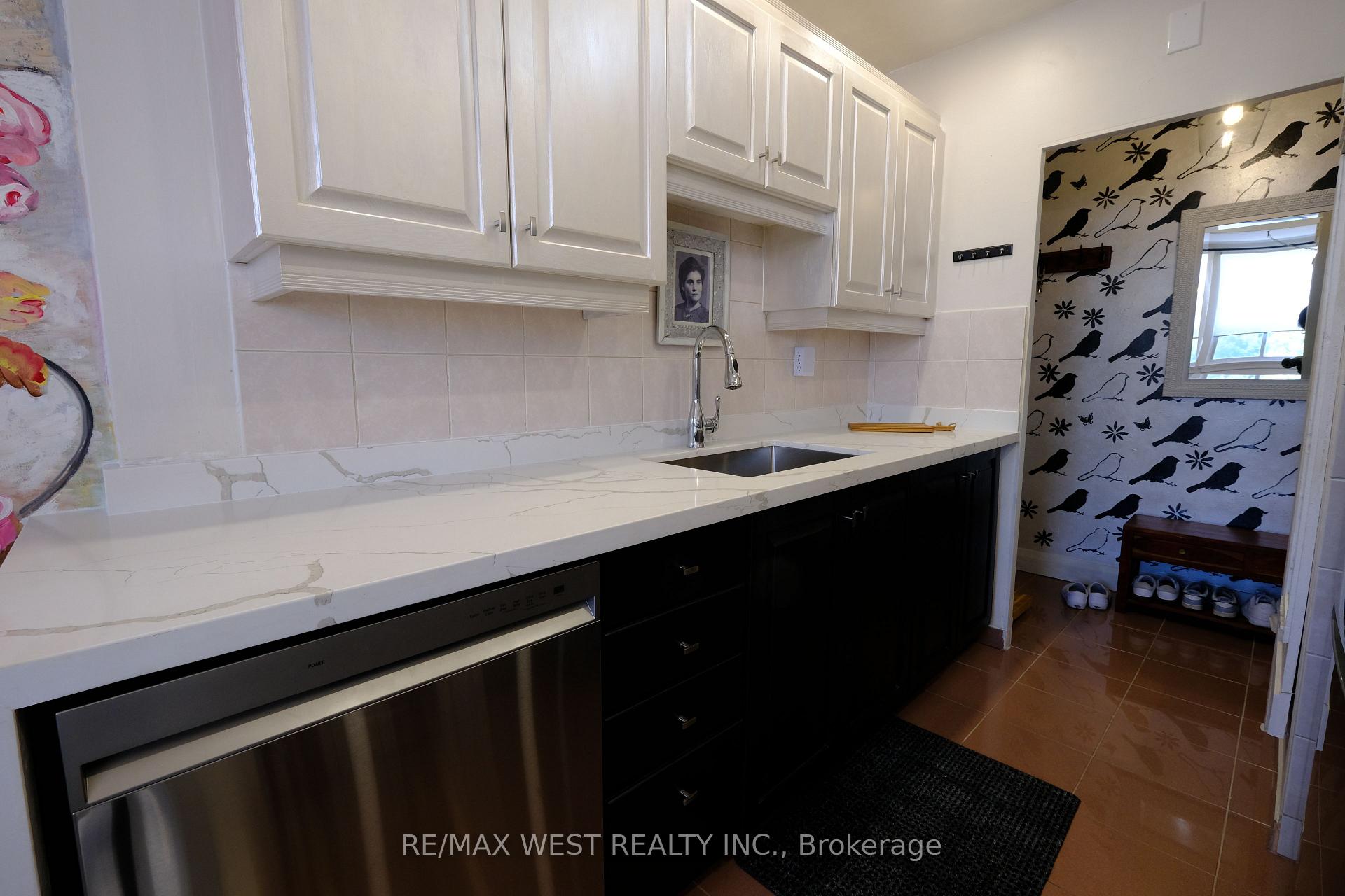 Photo 9 of Unit 302, 57 Neptune Drive, Toronto, Englemount-Lawrence — HOMEH