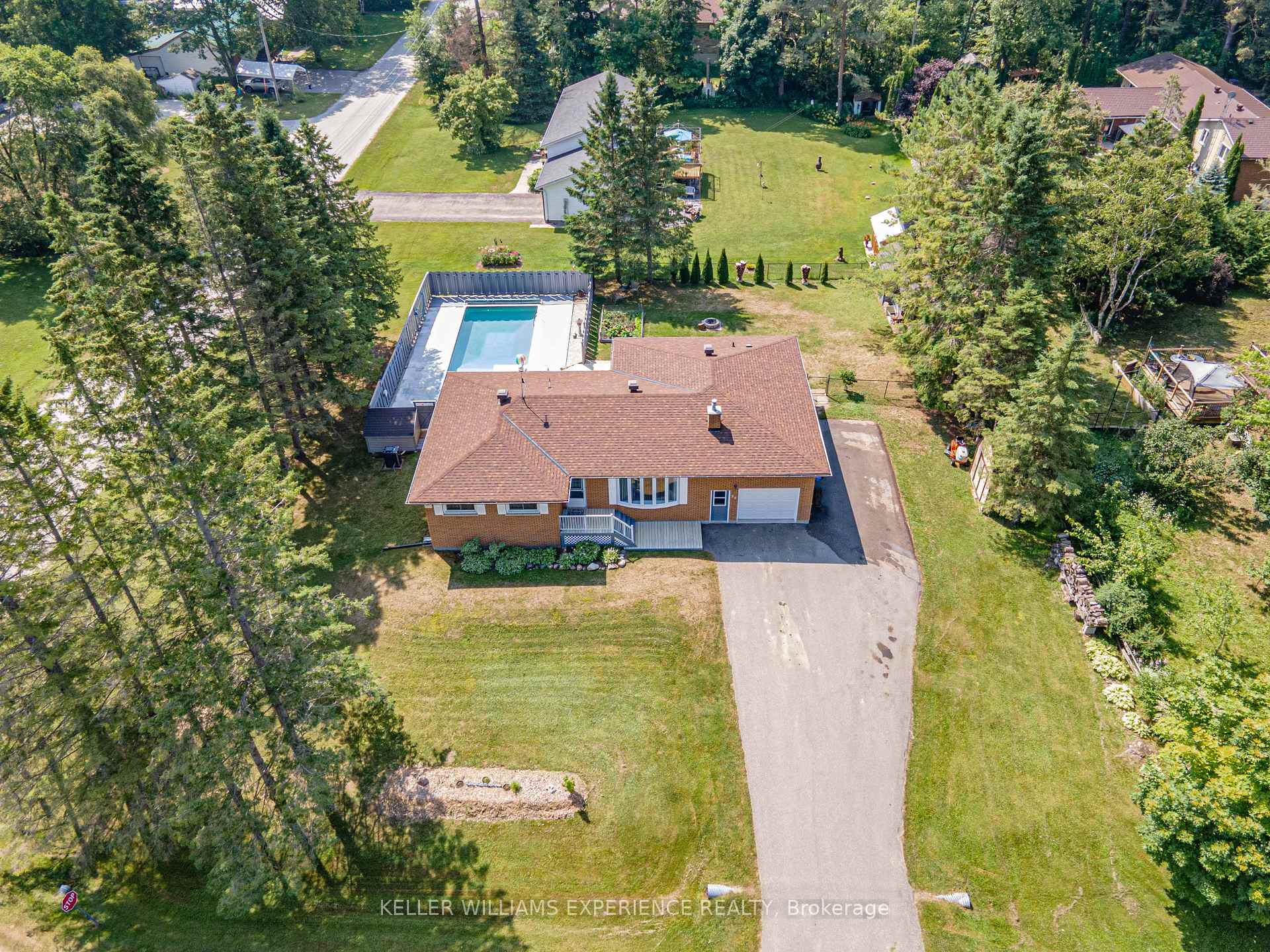 Front of 25 Lamers Crescent
