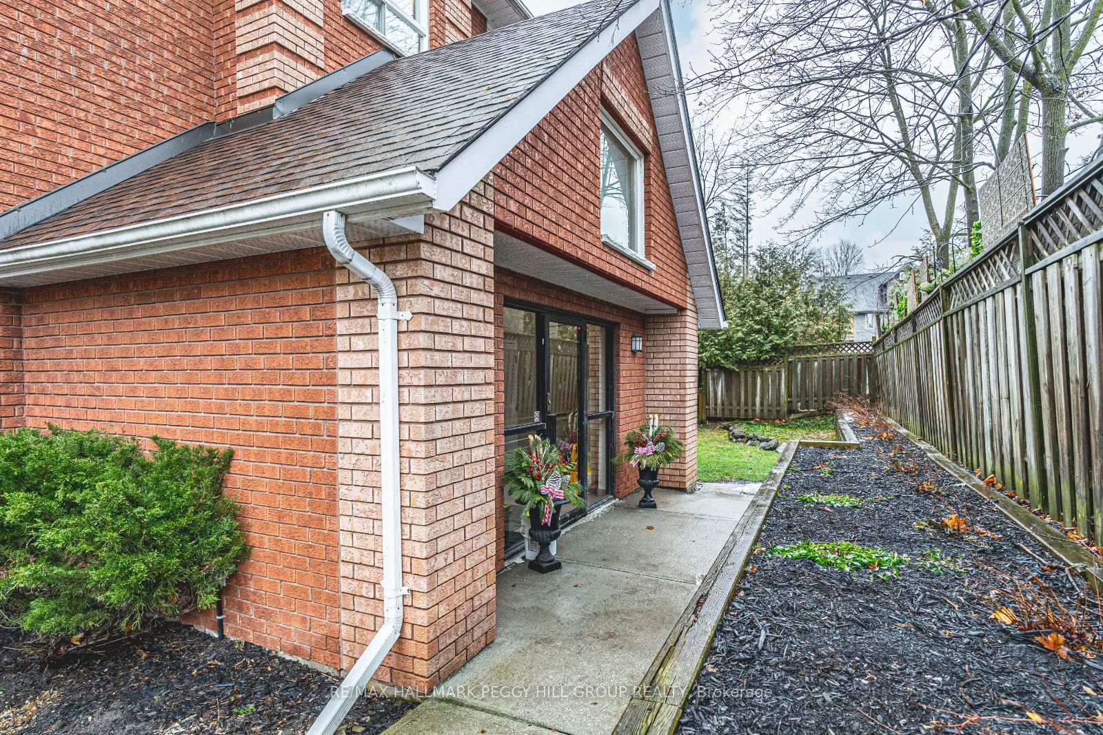 Photo 23 of Unit 303, 131 Clapperton Street, Barrie, Wellington — HOMEH
