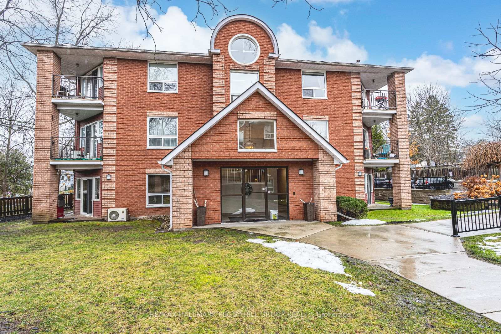Photo 3 of Unit 303, 131 Clapperton Street, Barrie, Wellington — HOMEH