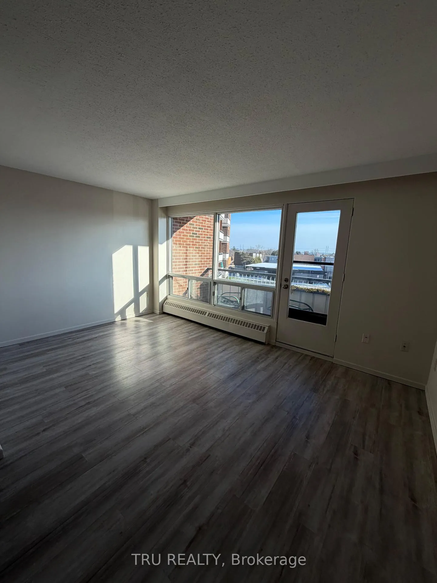 Photo 4 of Unit 209, 20 Chesterton Drive, Ottawa, Borden Farm/Stewart Farm/Carleton Heights/Parkwood Hills — HOMEH