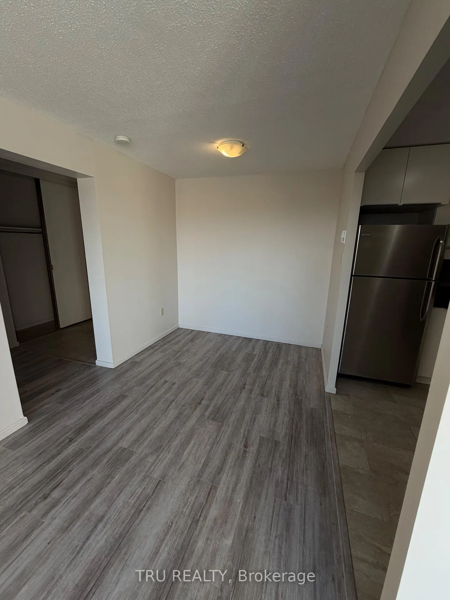 Photo 7 of Unit 209, 20 Chesterton Drive, Ottawa, Borden Farm/Stewart Farm/Carleton Heights/Parkwood Hills — HOMEH
