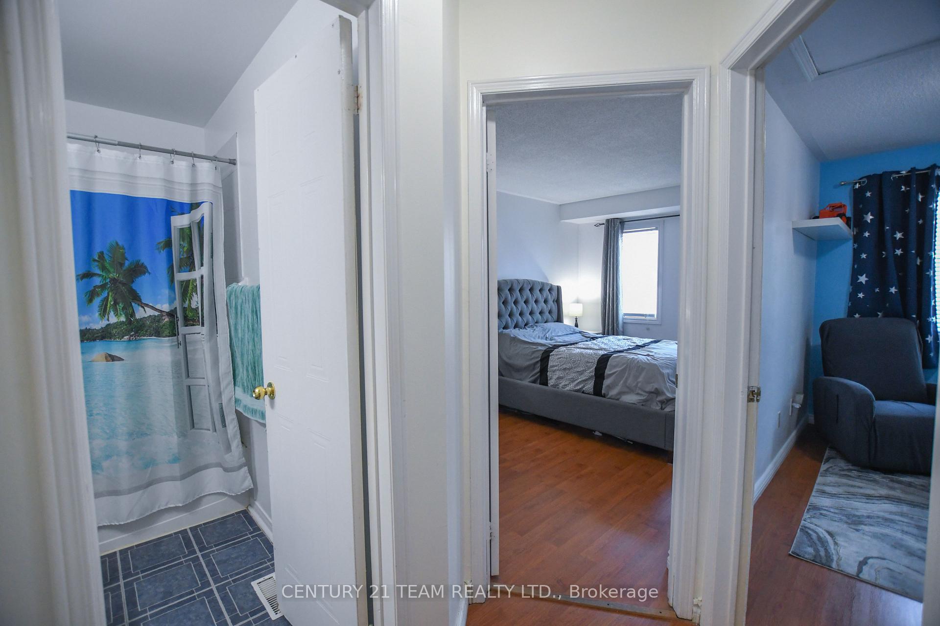 Photo 3 of 10A Wylie Circle, Halton Hills, Georgetown — HOMEH