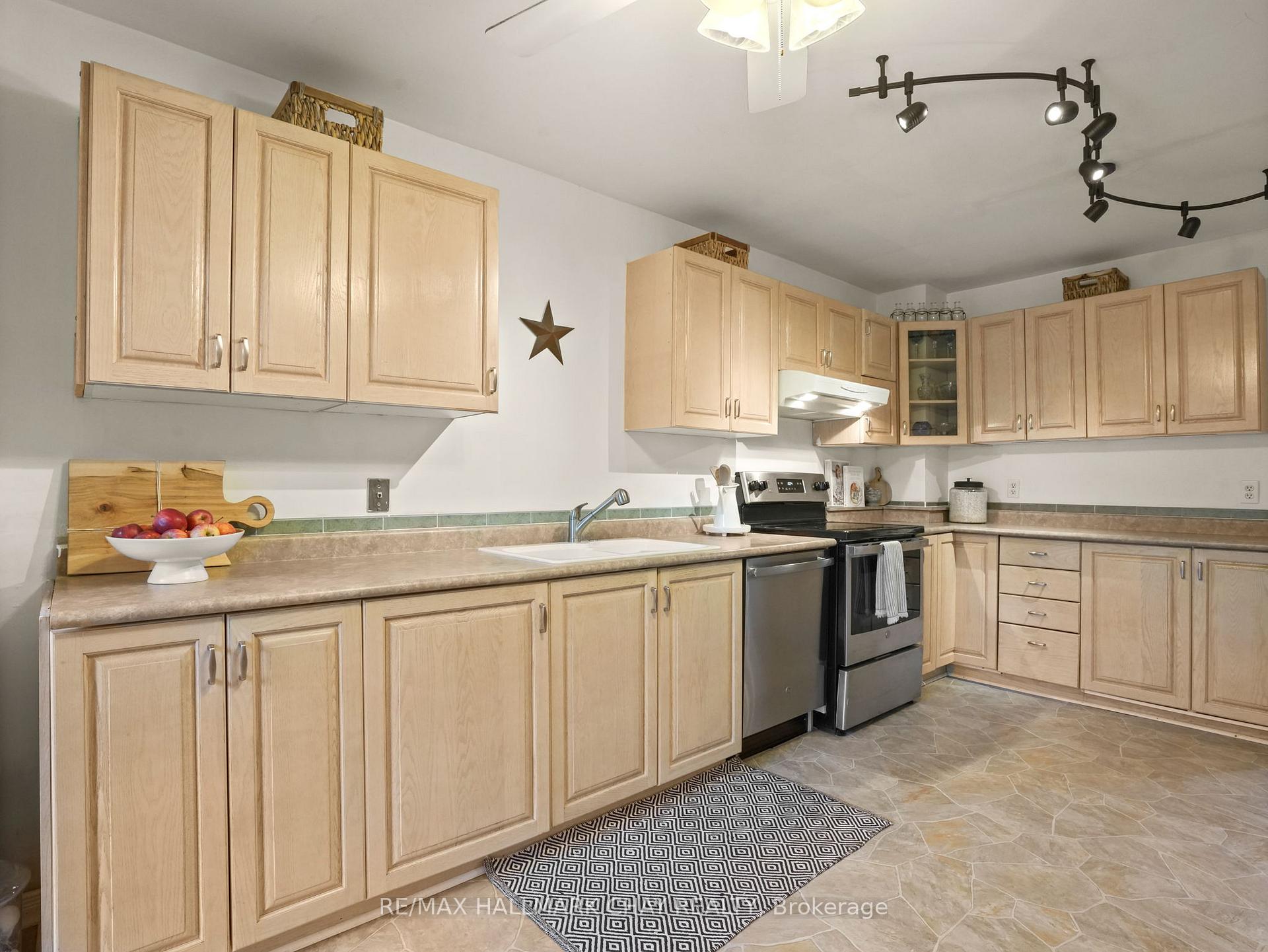 Photo 9 of 61 Green Briar Road, New Tecumseth, Alliston — HOMEH