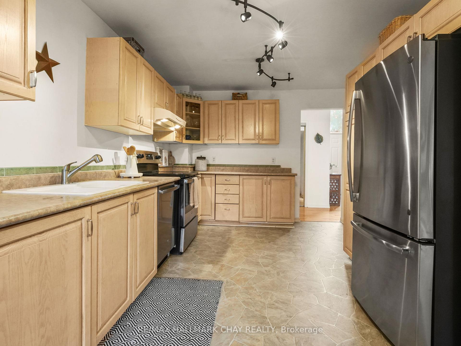 Photo 11 of 61 Green Briar Road, New Tecumseth, Alliston — HOMEH