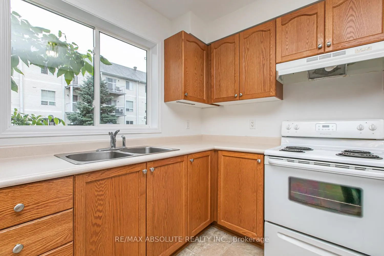 Photo 11 of 254 Gershwin Private, Ottawa, Westcliffe Estates — HOMEH