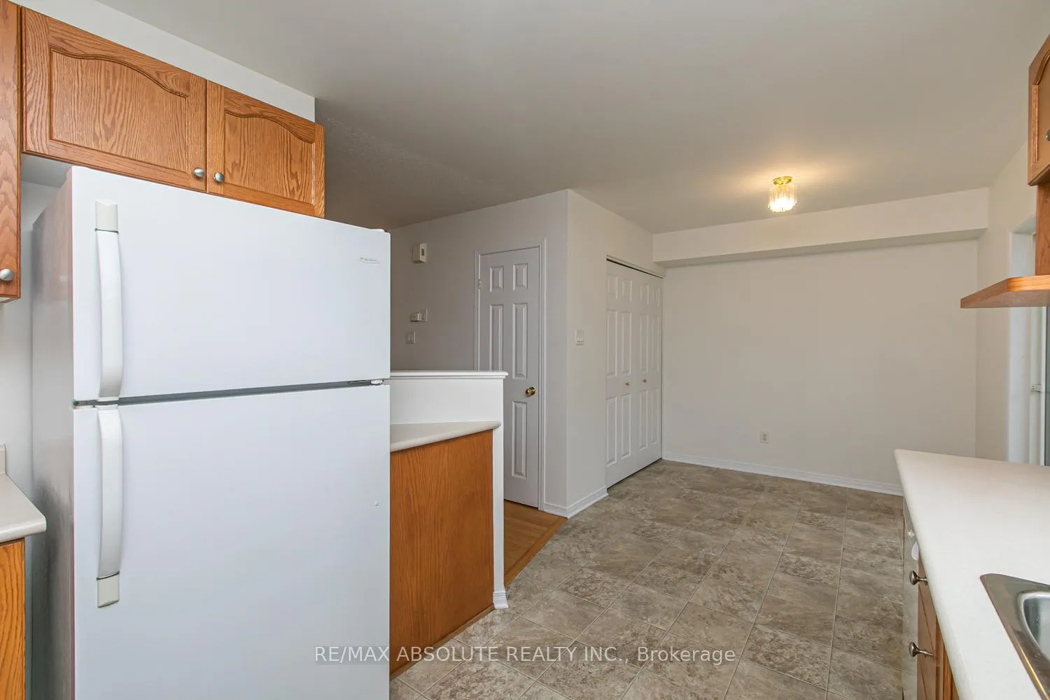 Photo 13 of 254 Gershwin Private, Ottawa, Westcliffe Estates — HOMEH