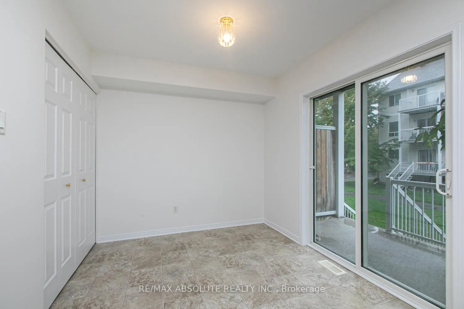 Photo 15 of 254 Gershwin Private, Ottawa, Westcliffe Estates — HOMEH