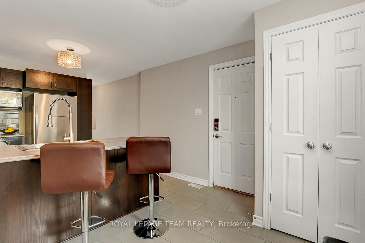 Photo 7 of Unit B, 629 Chapman Mills Drive, Ottawa, Barrhaven - Strandherd — HOMEH