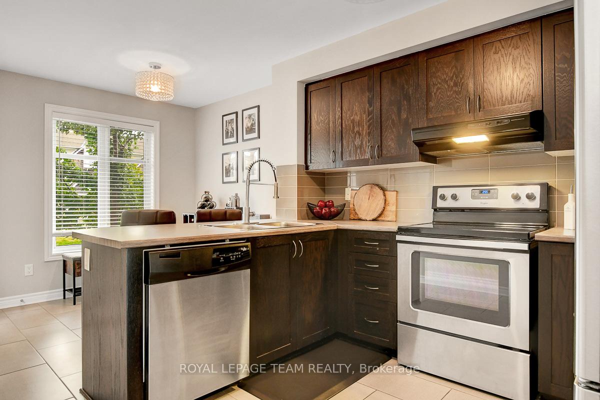 Photo 10 of Unit B, 629 Chapman Mills Drive, Ottawa, Barrhaven - Strandherd — HOMEH